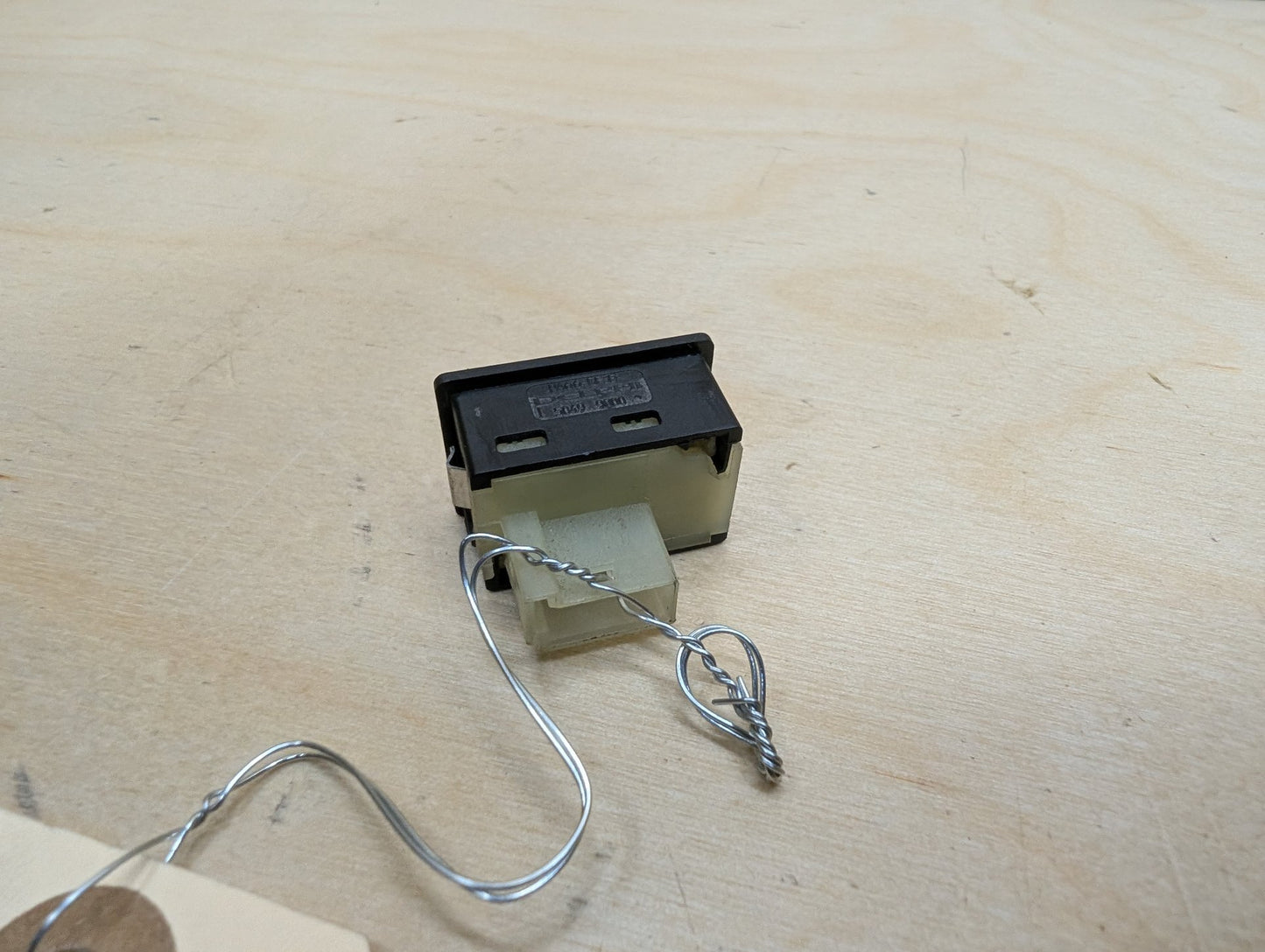2007-2013 BMW 335i E93 Liftgate Trunk Lid Release Handle Switch 6921846