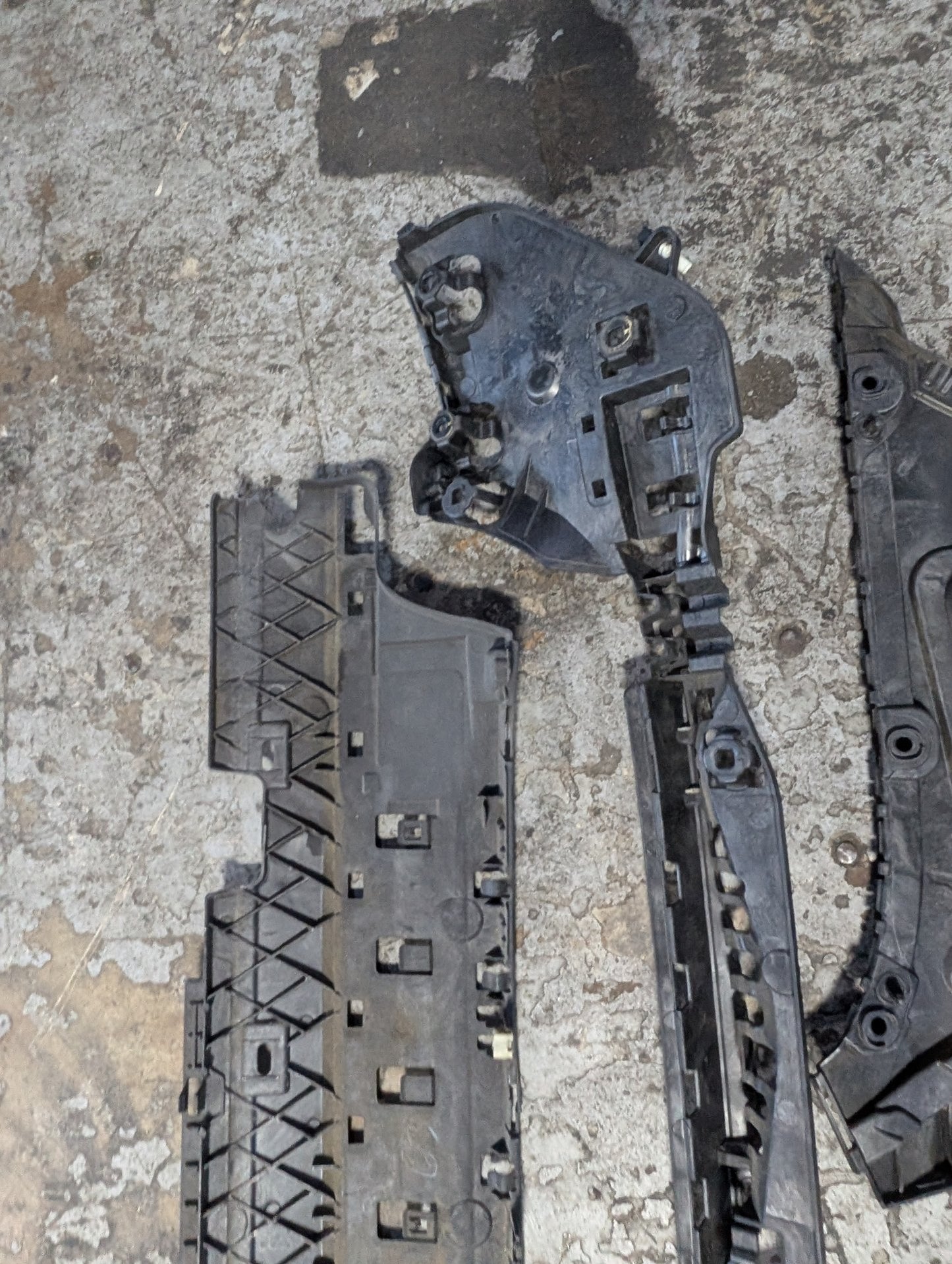 2017-2023 BMW 530i G30 Rear Left Right Center Bumper Support Brackets SET 7387296