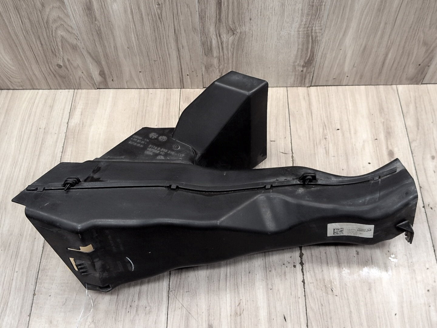 2015 - 2019 BMW X6 F86 Right Passenger Brake Air Duct 8056318 S63B44T2