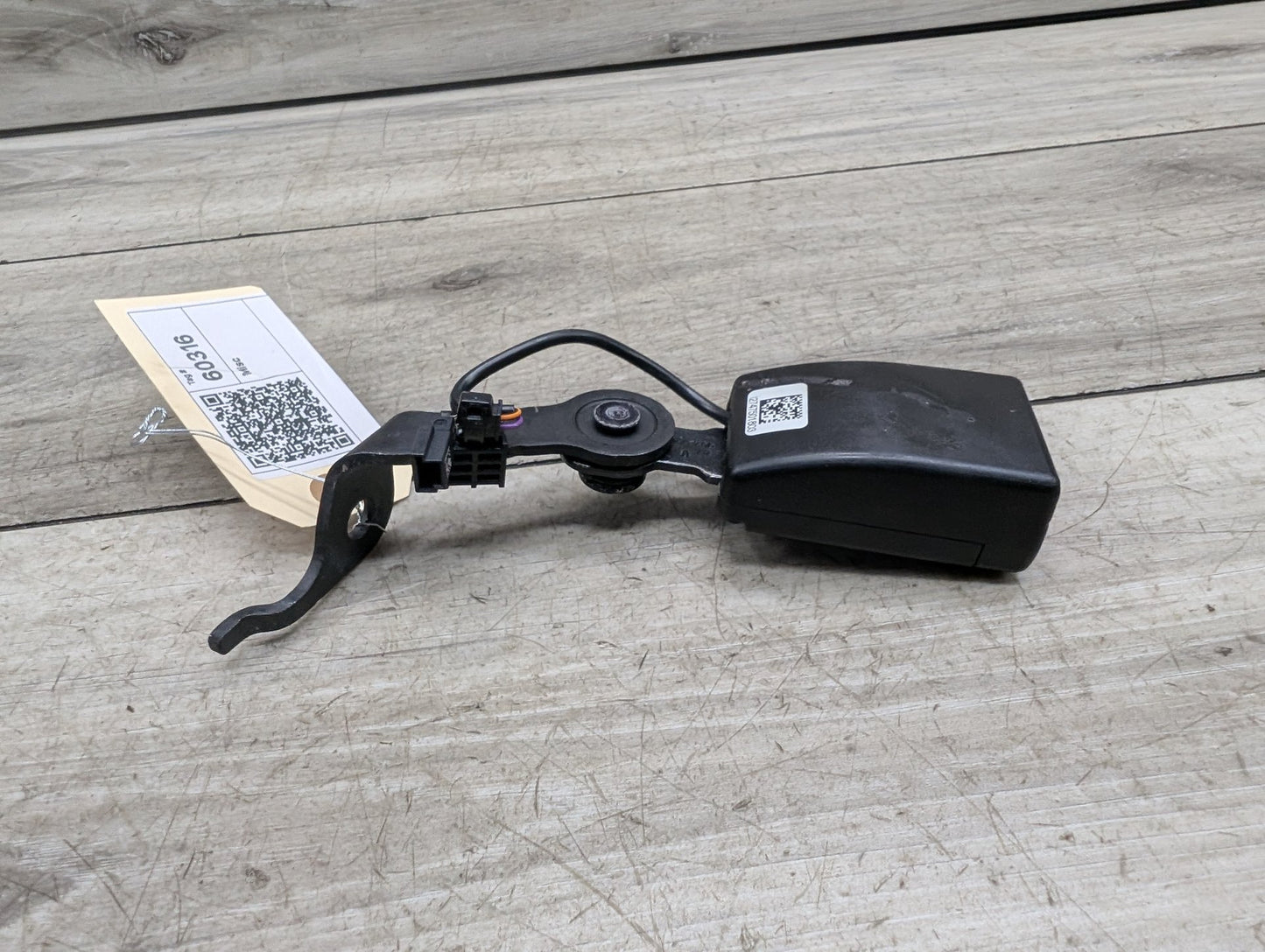 OEM BMW F90 M5 G30 530 540 M550 Rear Right Passenger Seatbelt Seat Belt Buckle