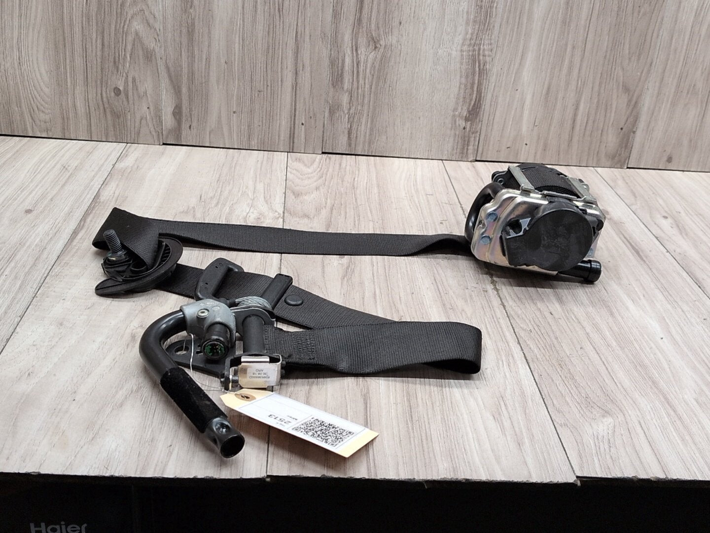 OEM BMW F15 F16 F85 F86 X5 X6 Front Right Passenger Seat Belt Retractor Black