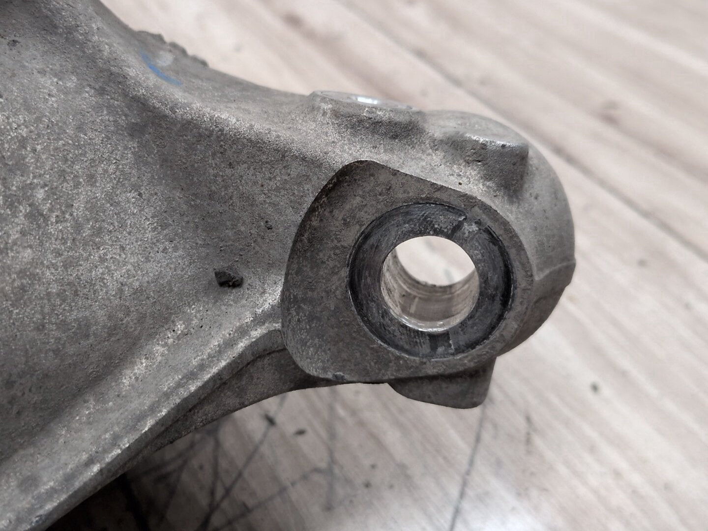 2018-2021 BMW X3 G01 Front Left Driver Spindle Knuckle w/ Bearing 6882597