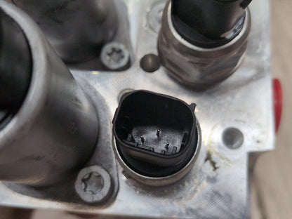 08-19 OEM BMW F15 F16 F85 F86 X5 M X6 M RHD Active Dynamic Drive Valve Block