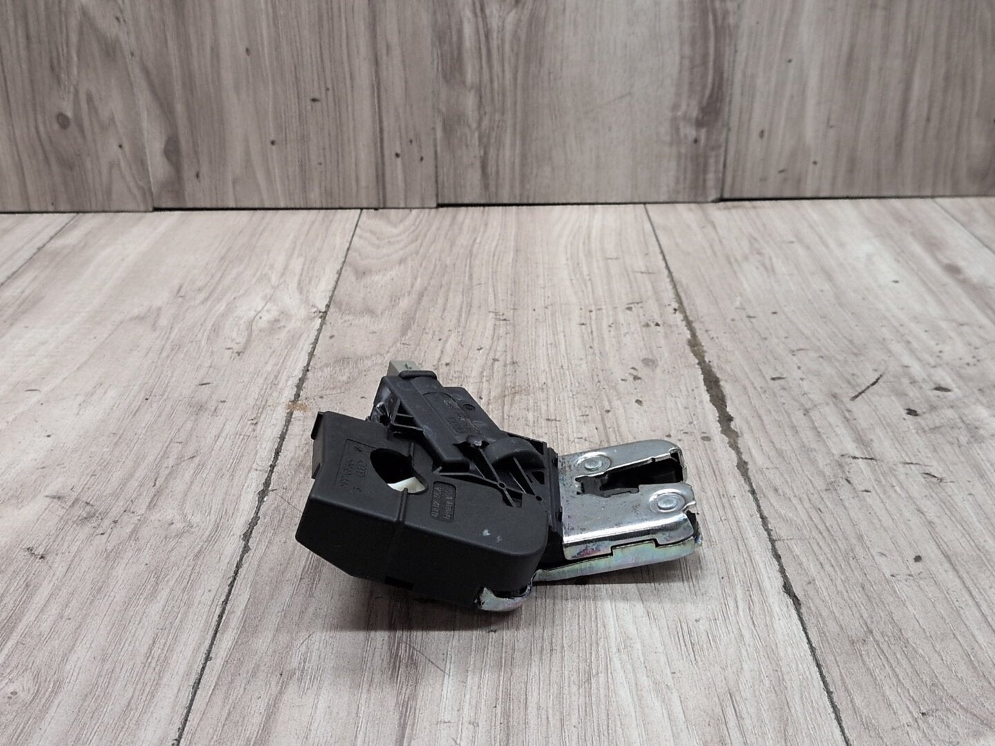 2010-2016 Audi S4 B8 Liftgate Trunk Lid Liftgate Lock Latch Actuator 4F5827505 OEM