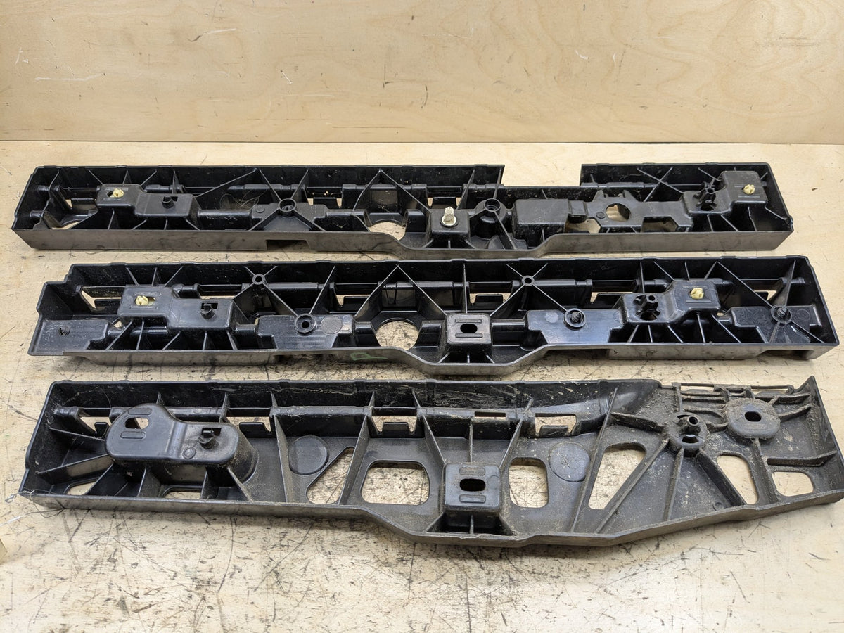 2018-2023 BMW M550i G30 Right Passenger Side Rocker Panel Brackets SET 7387346