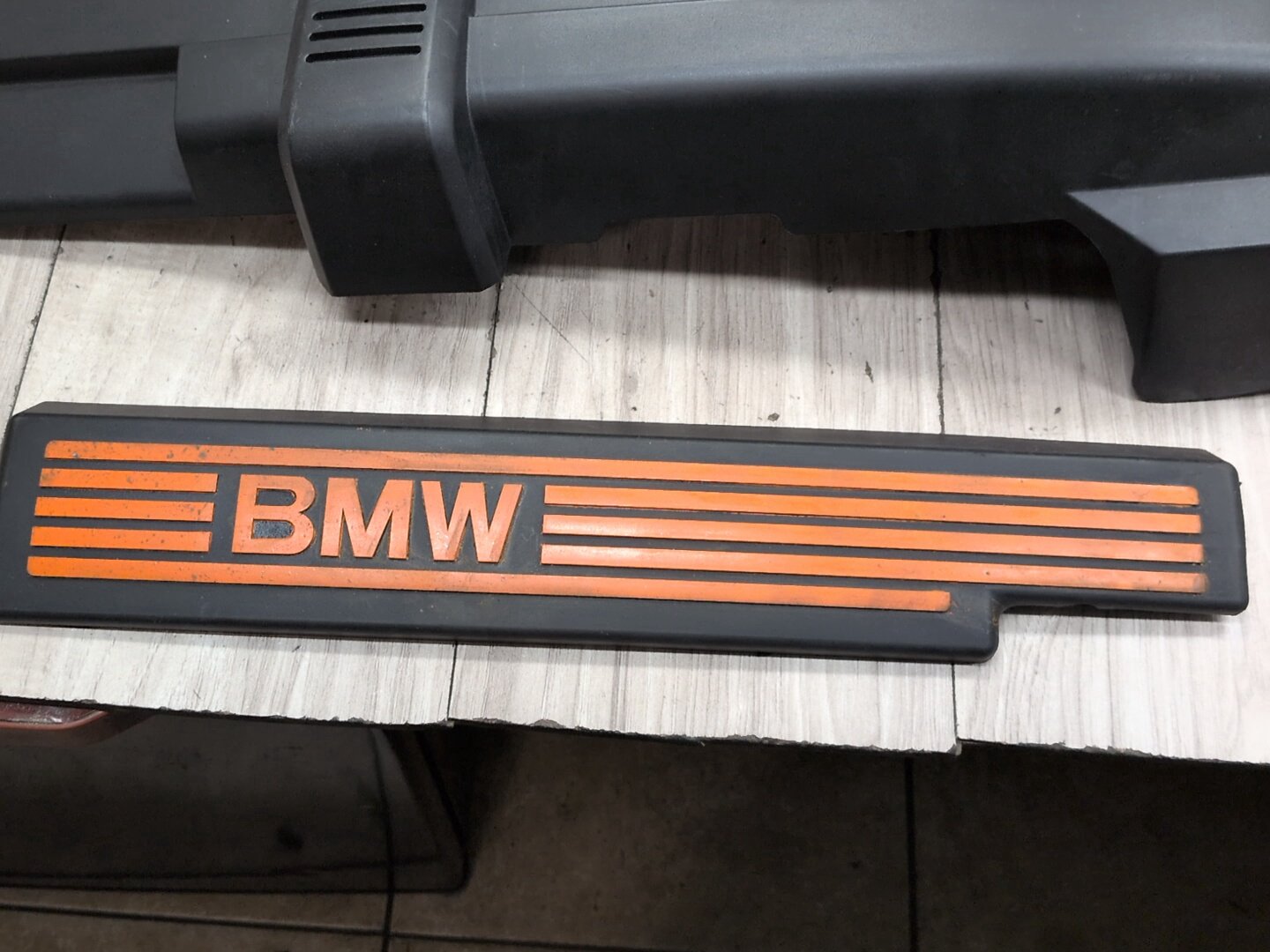2006-2011 BMW E90 328i N52B30M1 Engine Cover 7575032