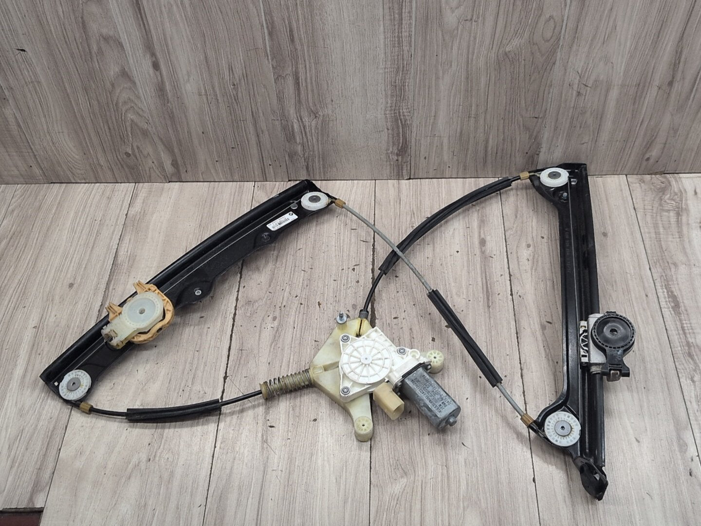 2012-2018 BMW M6 F06 Front Left Driver Door Window Glass Regulator w/ Motor 7275397