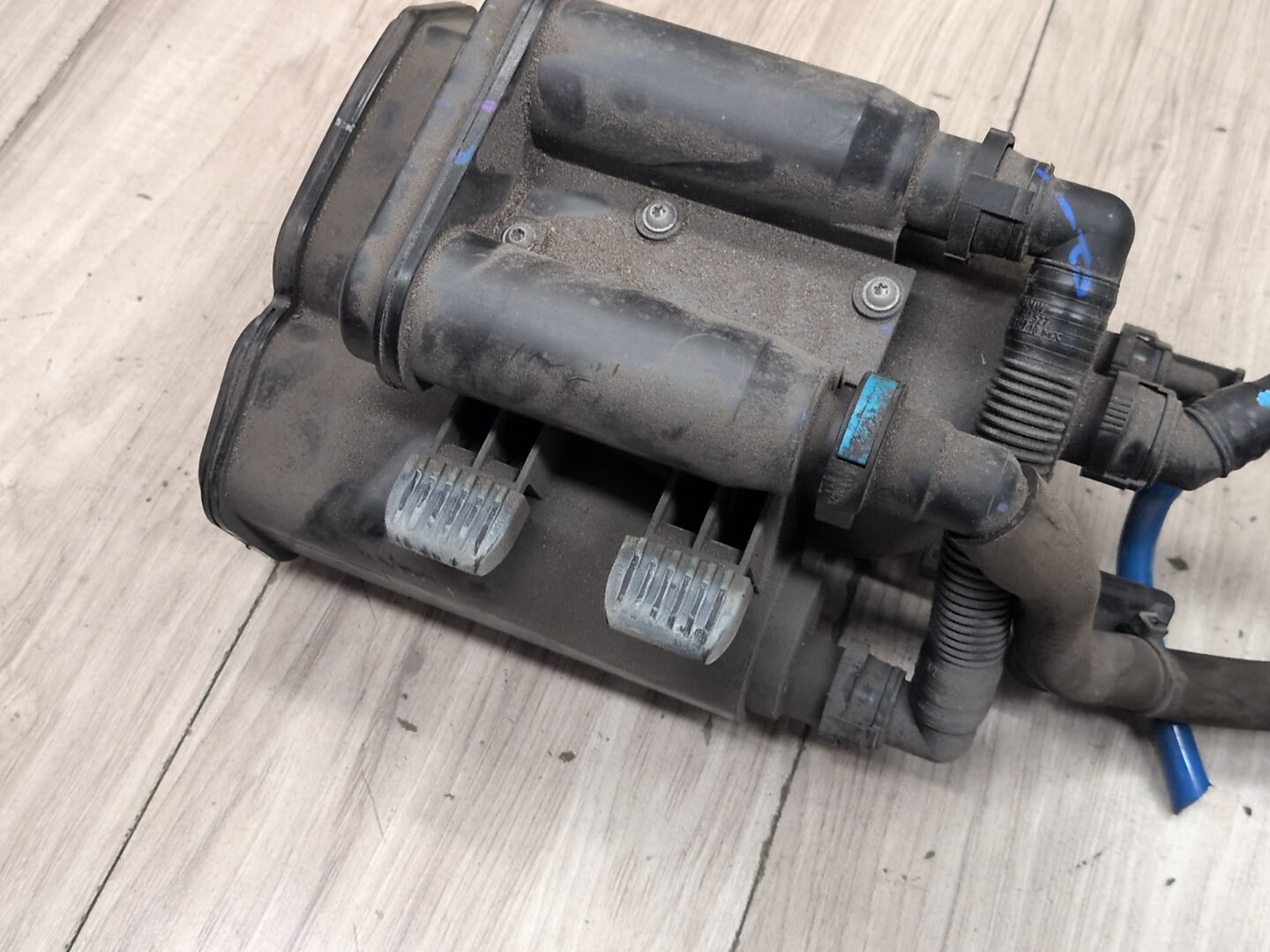 2011-2016 BMW X3 F25 Fuel Vapor Charcoal Canister 7318338