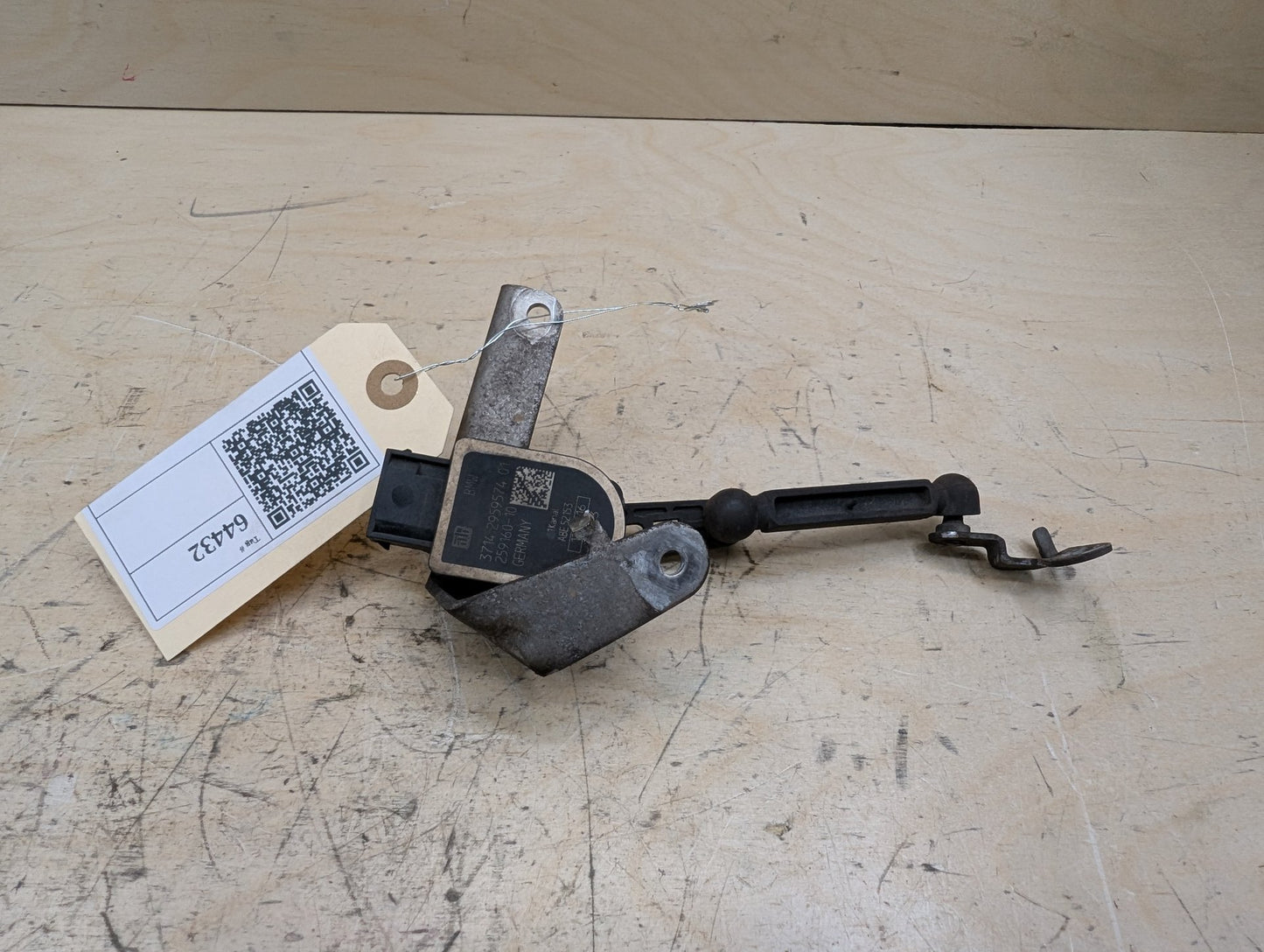 2016-2022 BMW 750i G12 Suspension Height Level Sensor 2959574