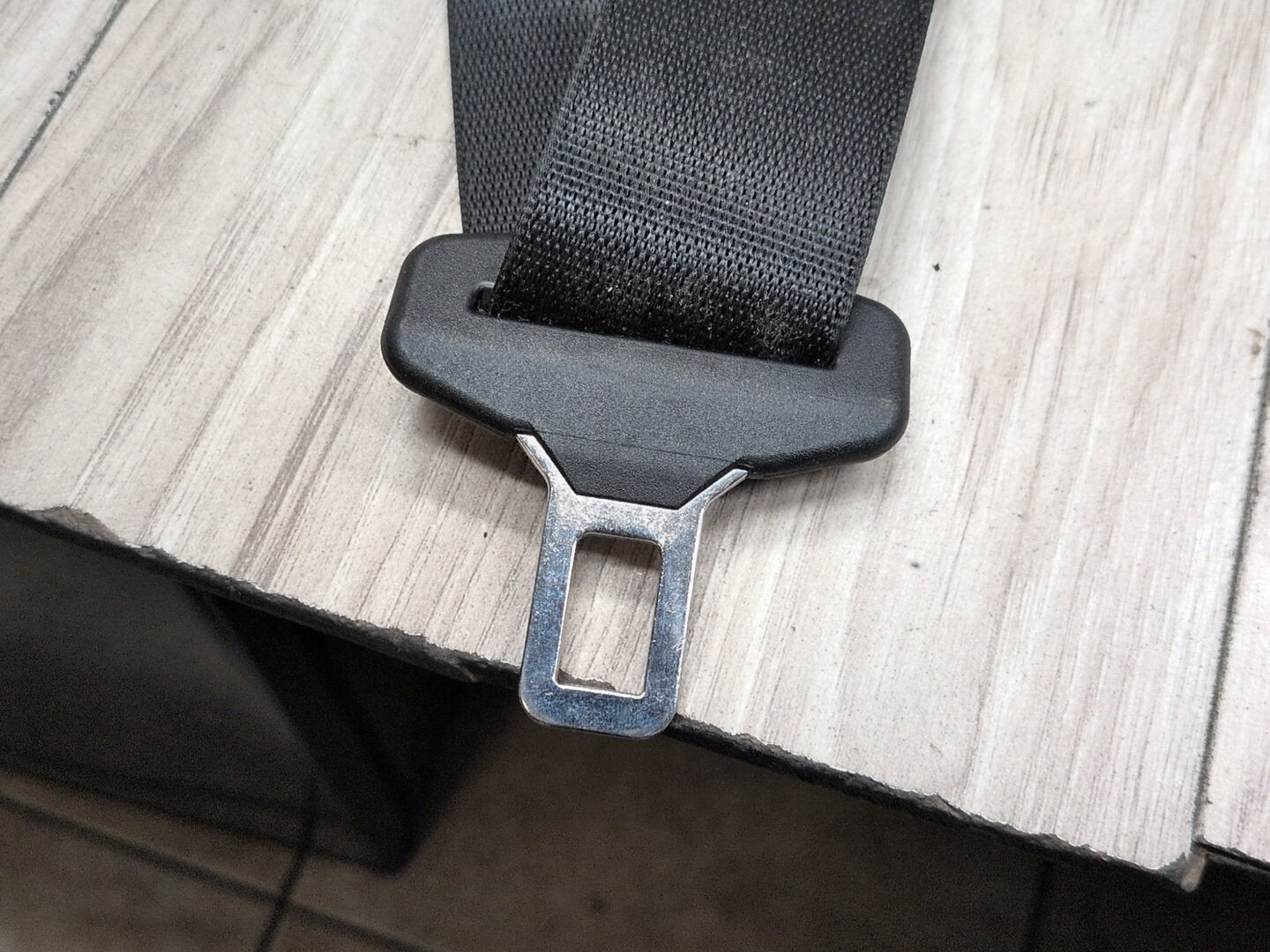 2009-2012 Mercedes-Benz E550 W212 Rear Right Passenger Seatbelt Seat Belt Retractor A2128600485 OEM