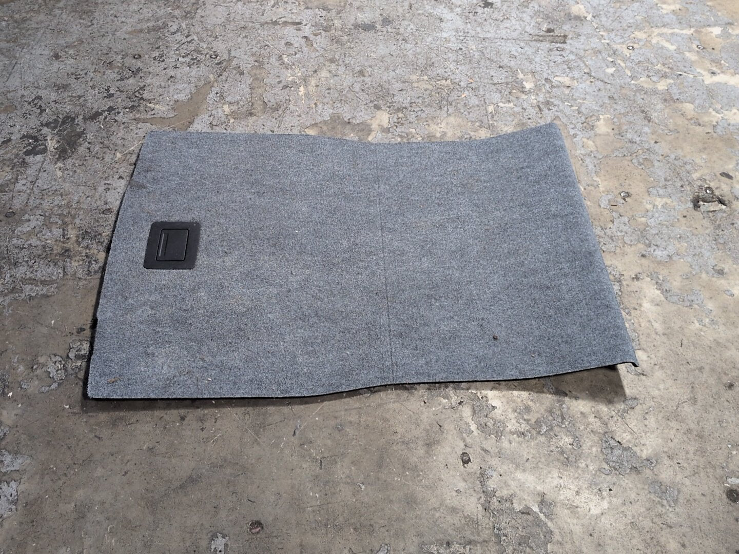 2011 BMW 328i E90- Rear Trunk Cargo Floor Carpet Spare Tire Cover PN: 7059233