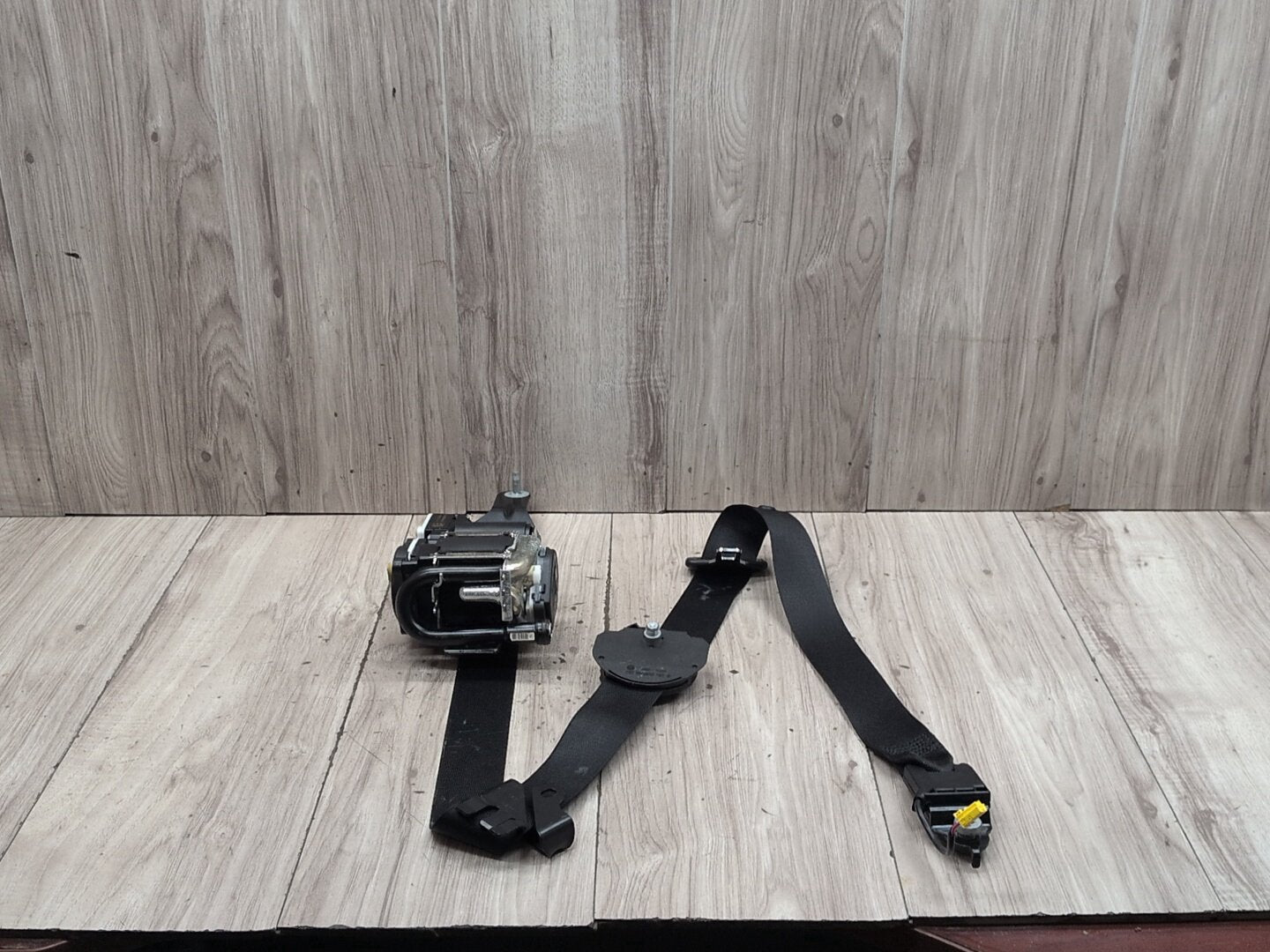 2009-2012 Mercedes-Benz E550 W212 Front Right Passenger Seatbelt Seat Belt Retractor A2128608885 OEM