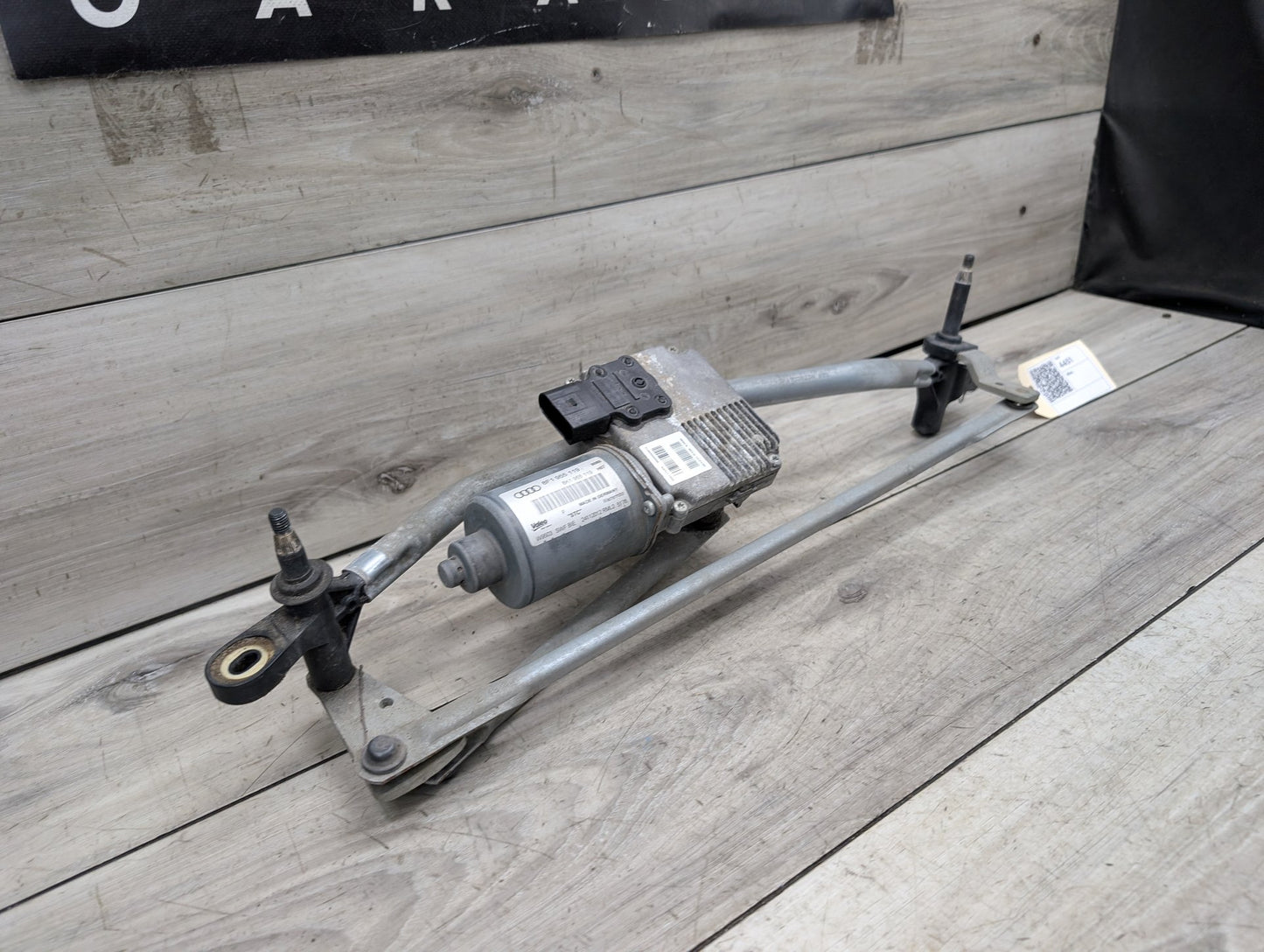 2008 - 2017 Audi S5 8T Front Windshield Wiper Motor 8F1955119