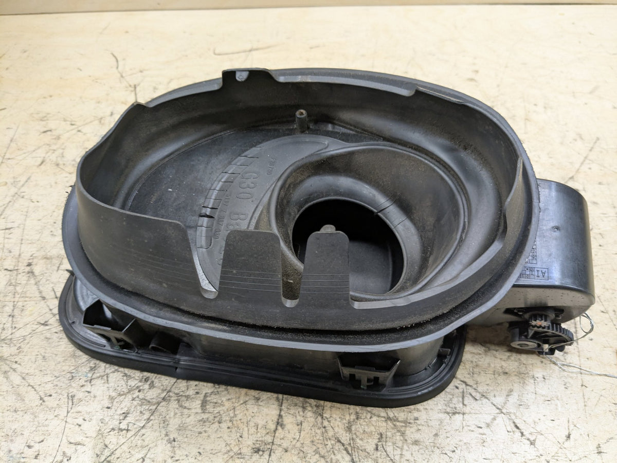 2018-2023 BMW M550i G30 Gas Cover Assembly 7387939 OEM