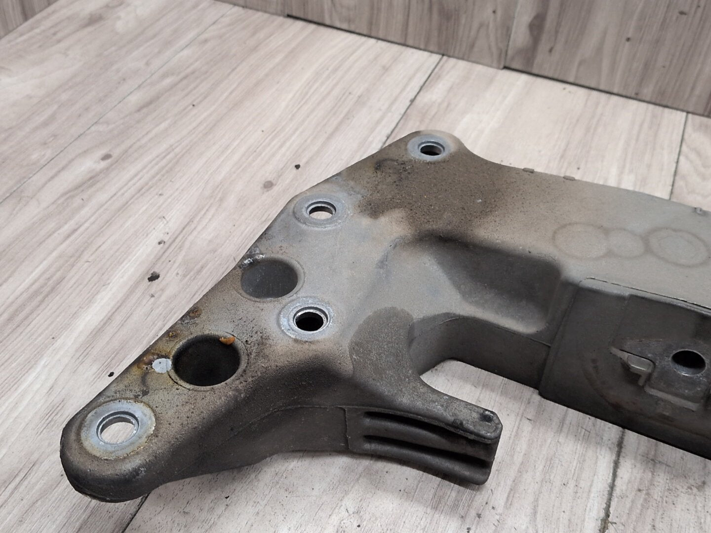 2018-2024 BMW X3 G01 Gearbox Transmission Mount Bracket 9485332
