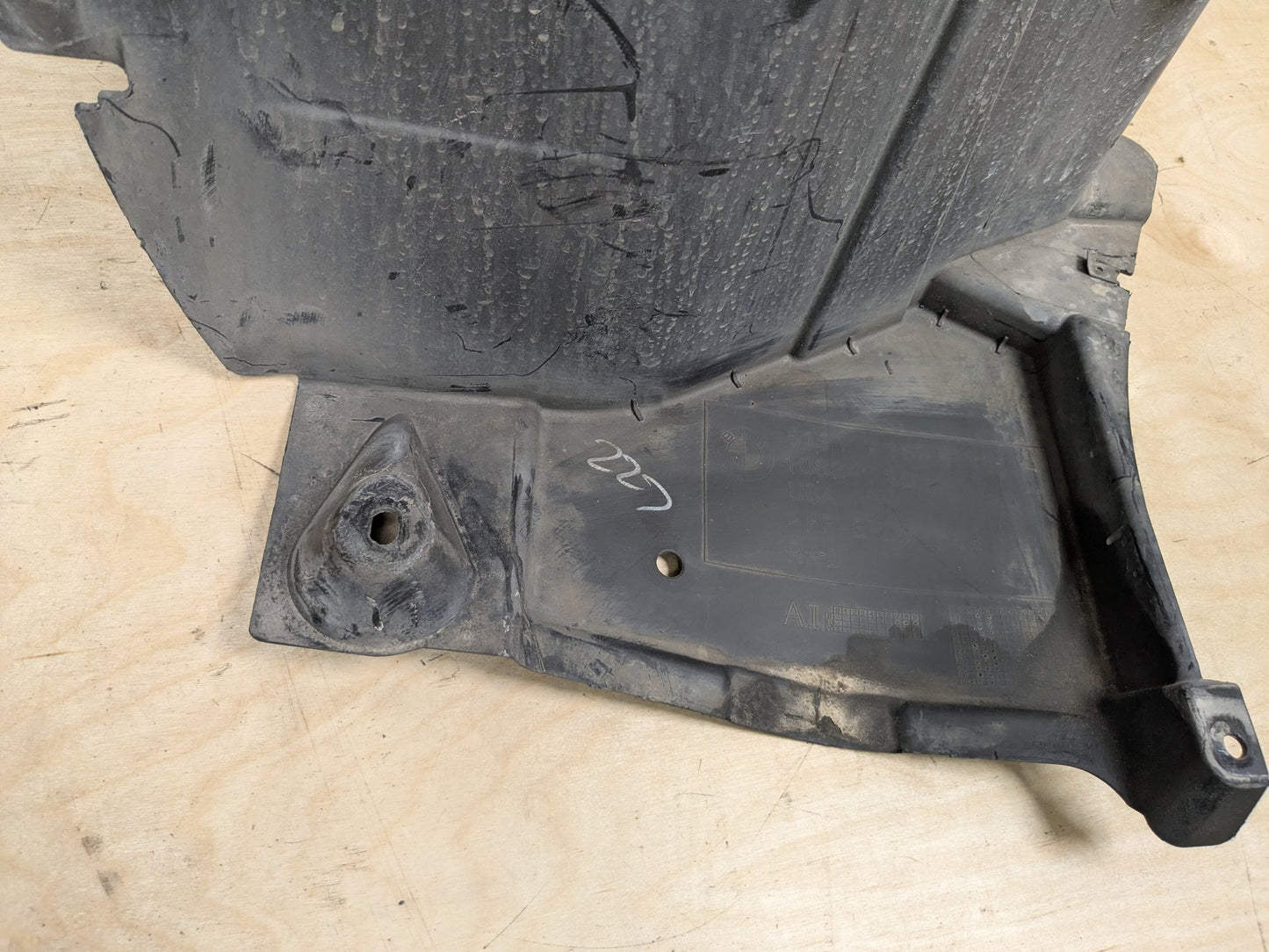 2007-2013 BMW X5 E70 Front Left Driver Wheel Fender Liner Splash Guard 7169413