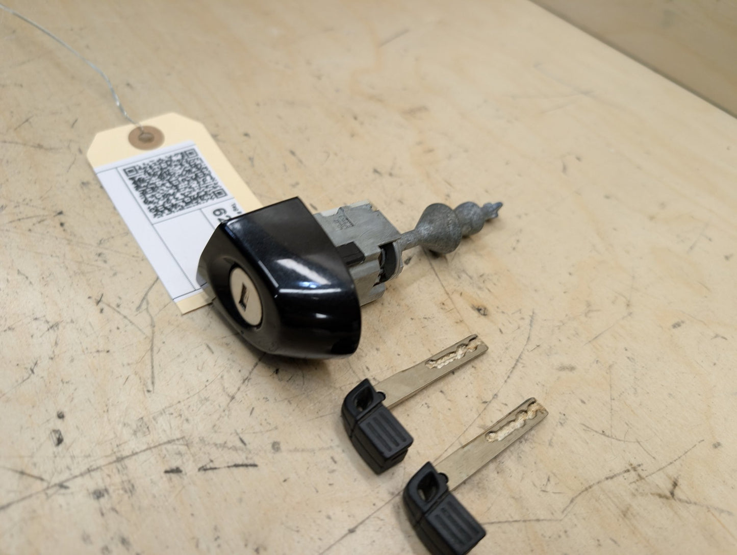 2006-2011 BMW 328i E90 Front Left Driver Key Lock Mechanism w/ Key 7162427