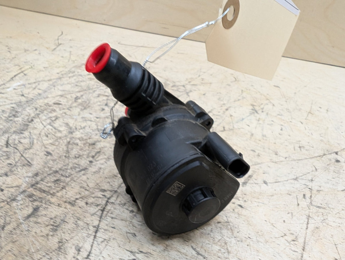 *OEM BMW G01 G05 G20 G22 G30 G42 G80 G82 G83 M3 M4 Engine Auxiliary Water Pump