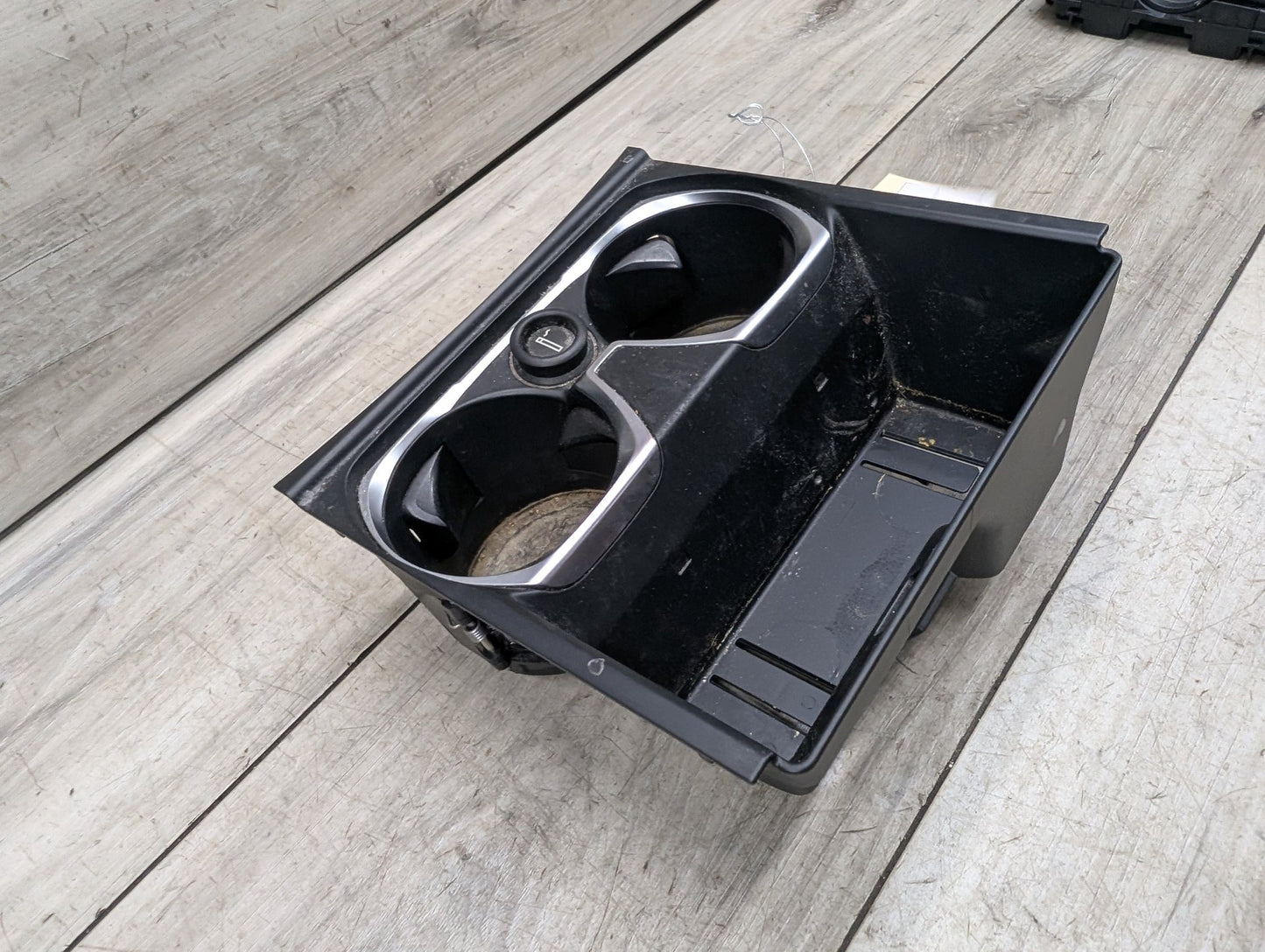 16-19 OEM BMW G11 G12 740 750 M760 Center Console Cup Holder USB Charging Port
