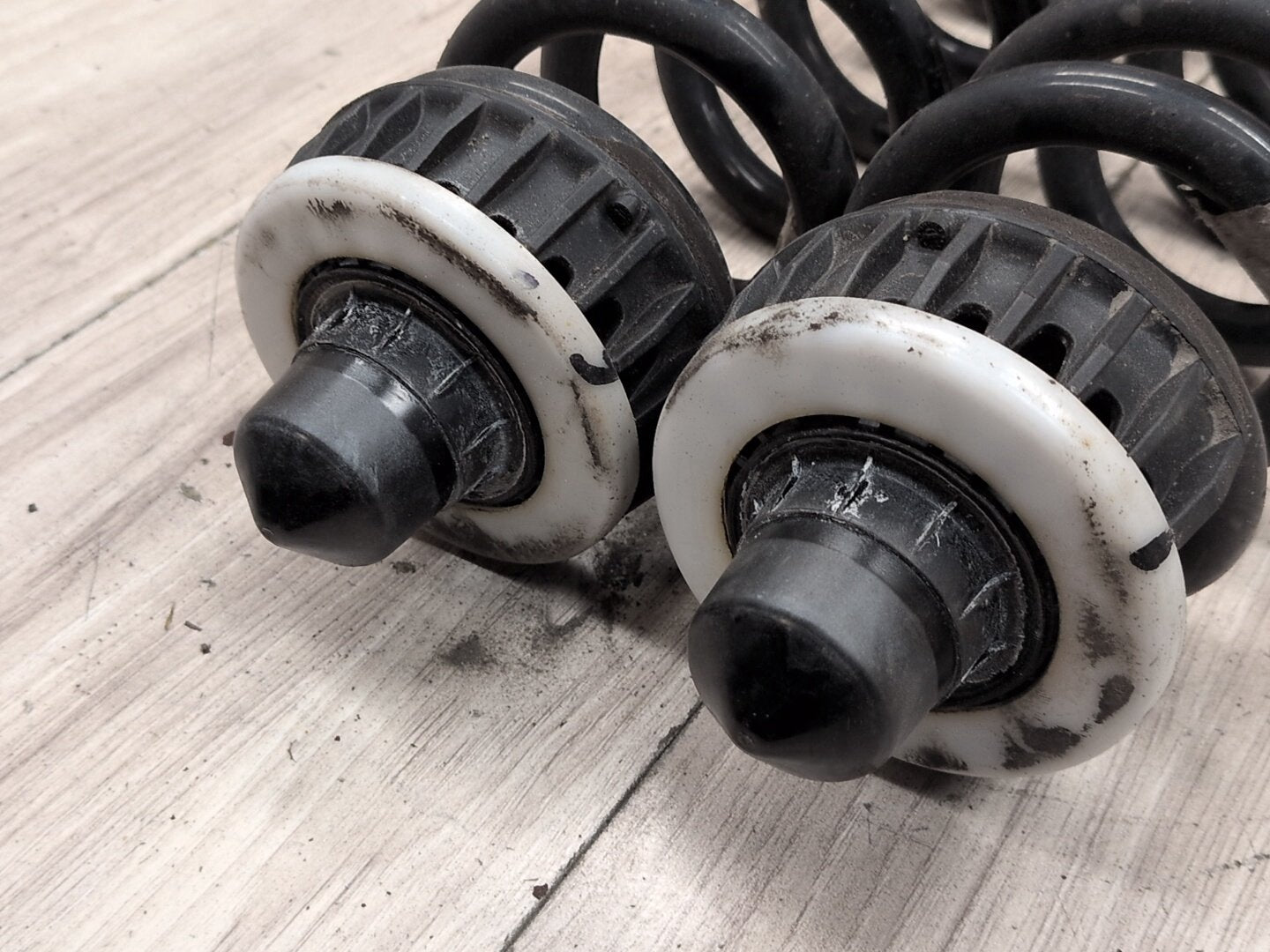 2019-2026 BMW M340i G20 Rear Left Right Strut Shock Coil Springs SET 6875395