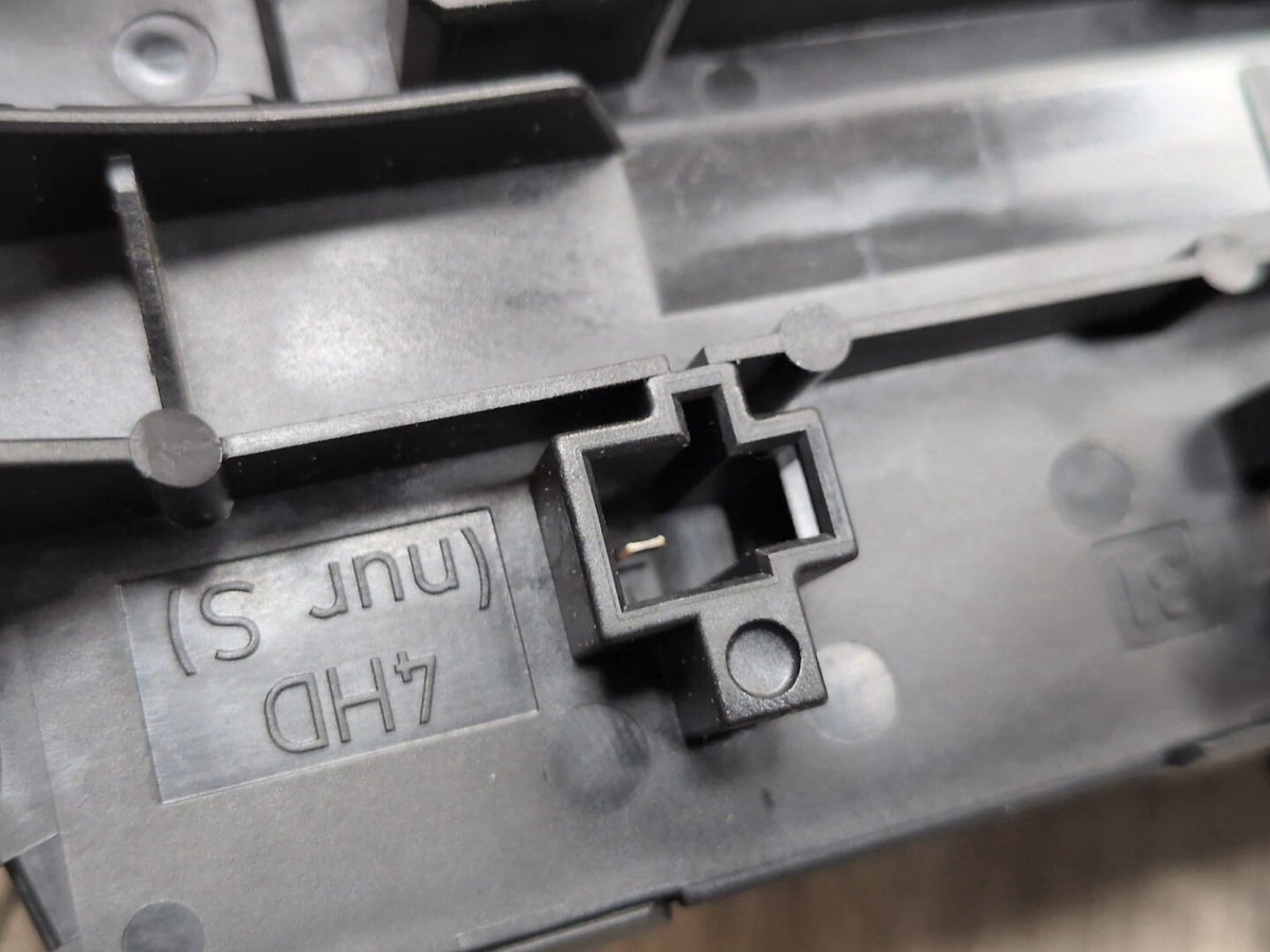 2009-2012 Mercedes-Benz E550 W212 Front Fuse Relay Box Assembly