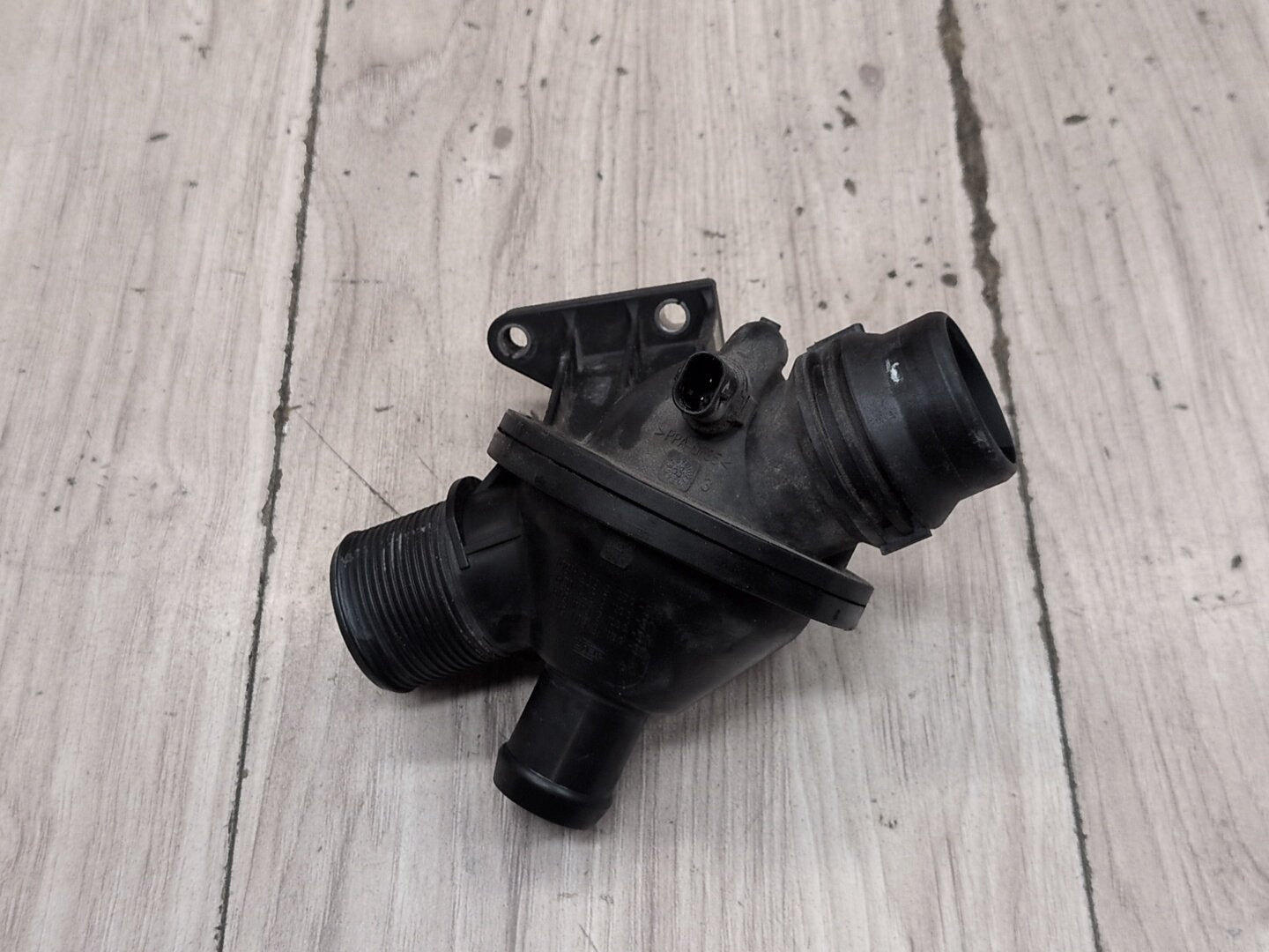 OEM BMW F10 F15 F22 F25 F30 F32 Engine N20 N26 Water Coolant Thermostat Housing