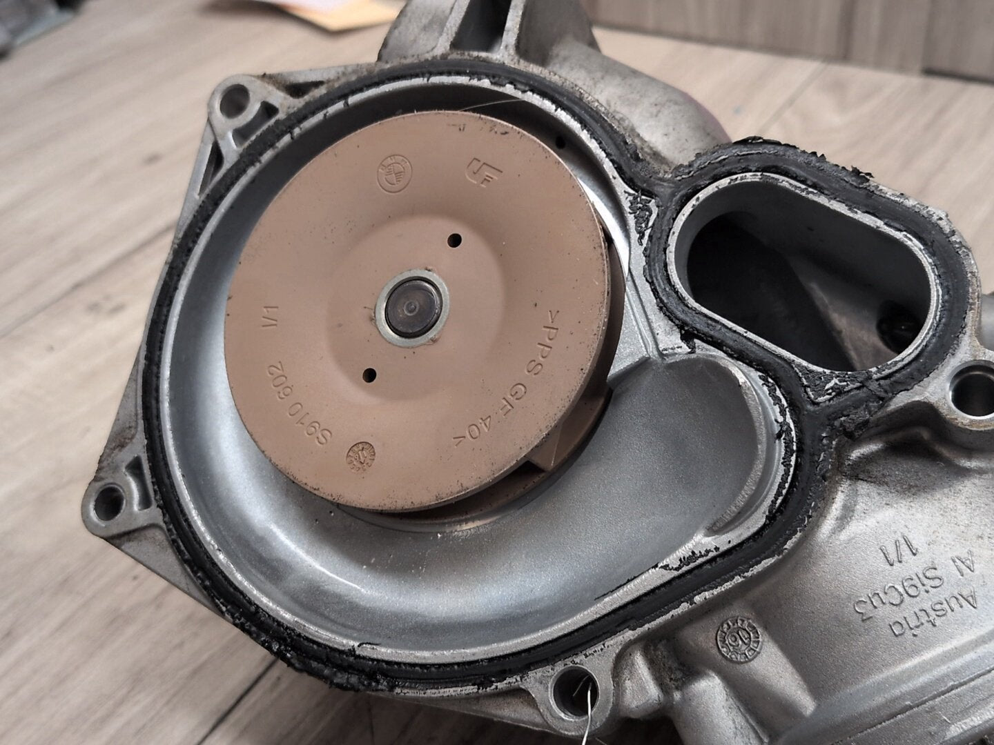 12-18 BMW F06 F10 F12 F13 M5 M6 S63 ENGINE WATER PUMP THERMOSTAT COOLING UNIT