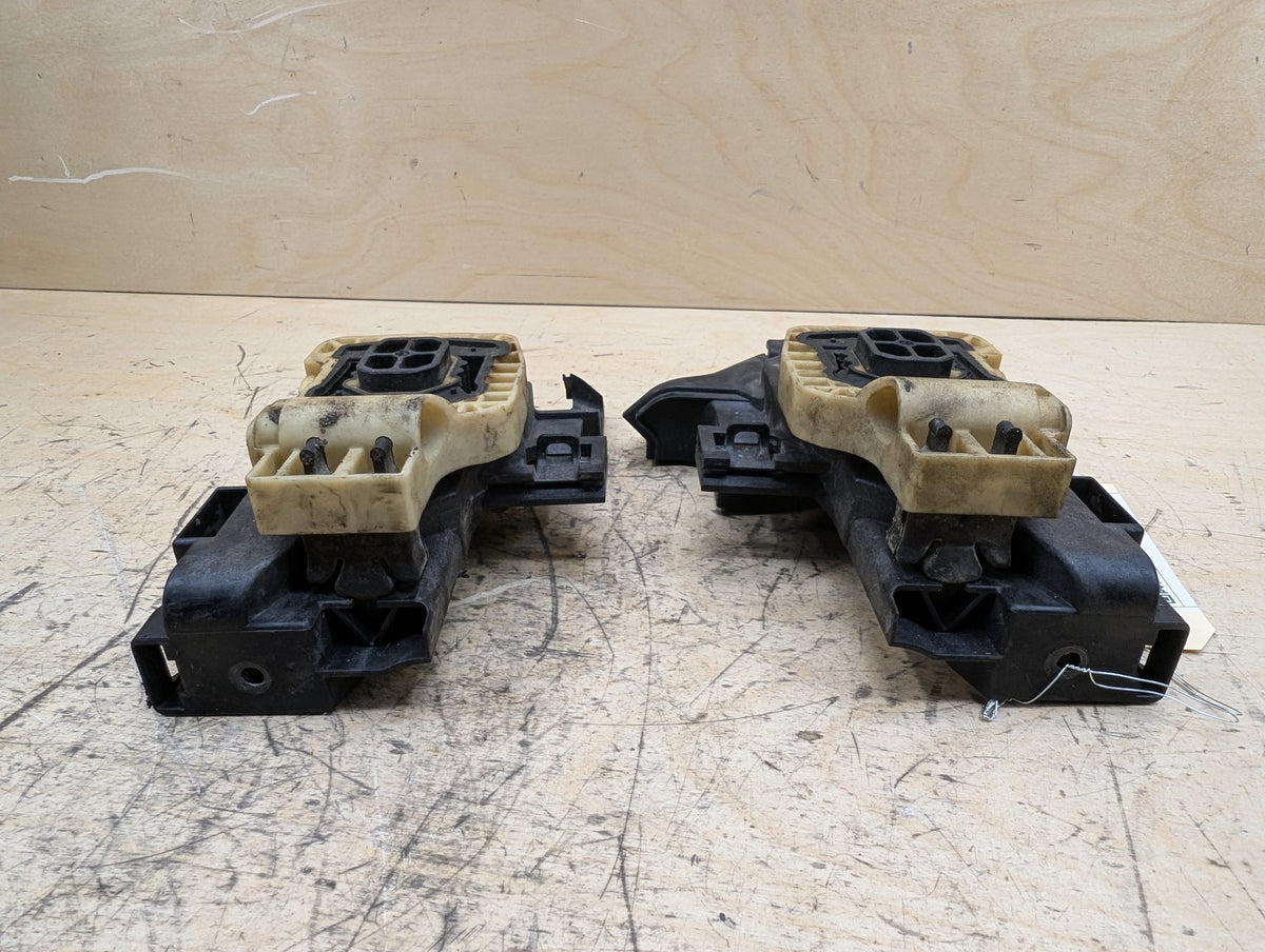 2016-2019 BMW 740i G12 Radiator Lower Mounting Brackets SET 8632128 OEM