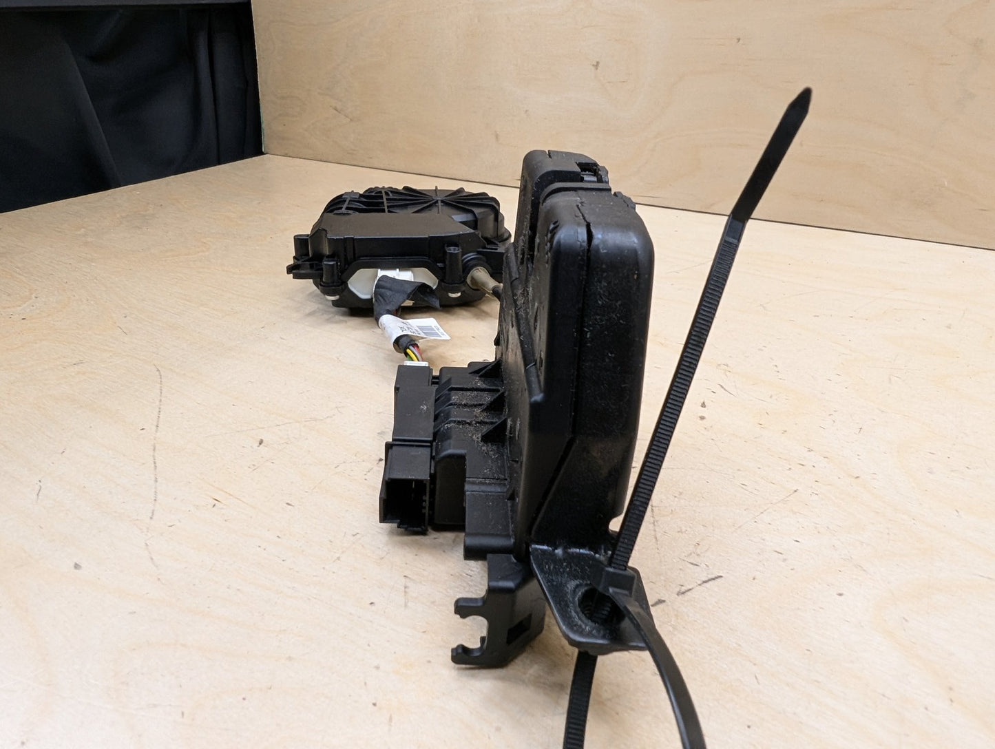 OEM BMW F36 428 430 435 440 Trunk Liftgate Hatchback Power Lock Latch Actuator