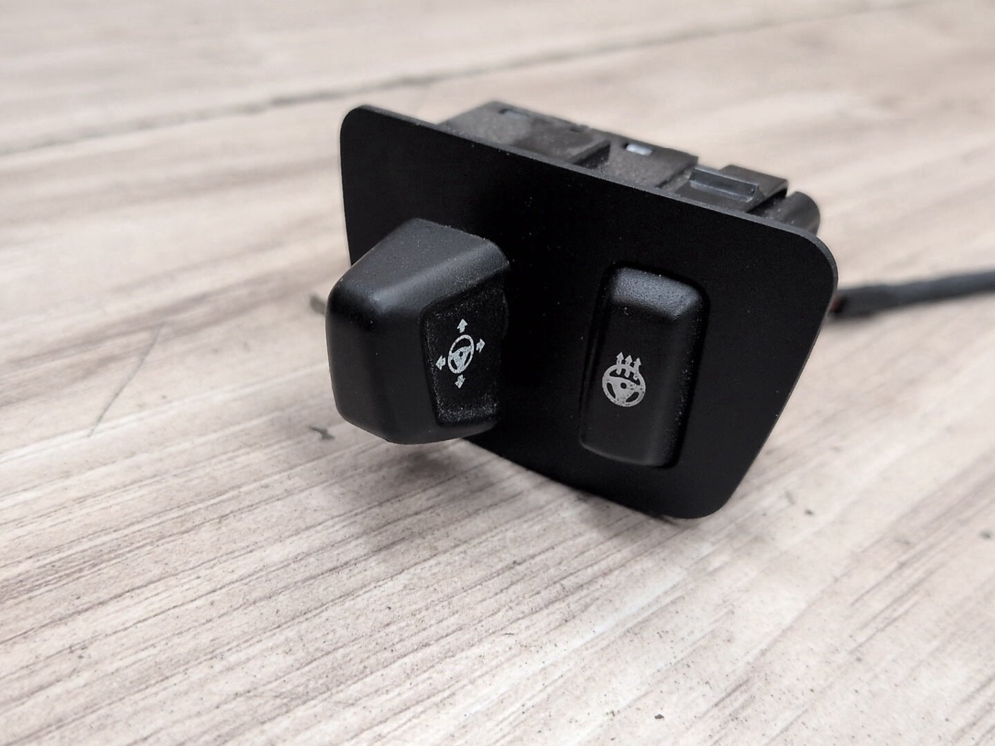 2012-2018 BMW M6 F06 - Steering Wheel Heater Switch PN: 9188878