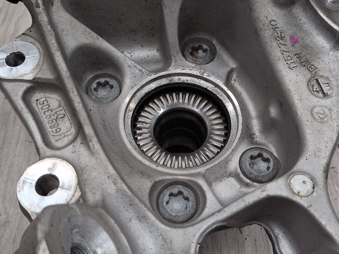19-25 OEM BMW G20 330 M340 REAR Left Driver Side Knuckle Hub Spindle Bearing