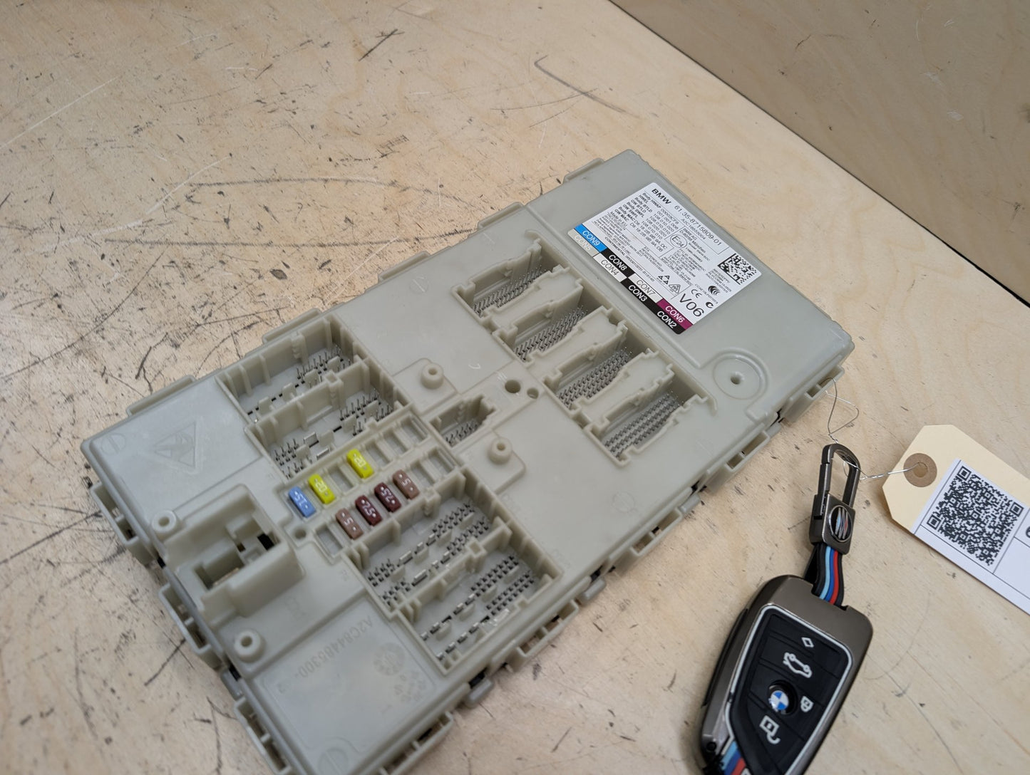 2018-2024 BMW X3 G01 Bdc Body Domain Fem Control Module w/ Key 8715809