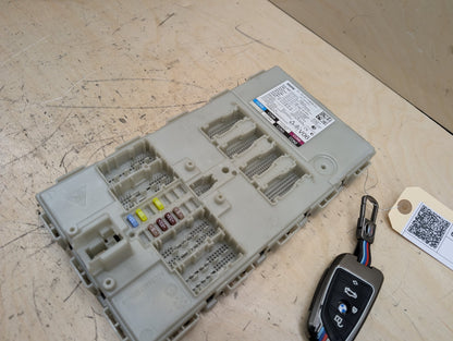 2018-2024 BMW X3 G01 Bdc Body Domain Fem Control Module w/ Key 8715809