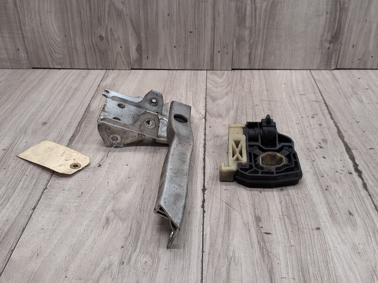 2012-2018 BMW M6 F06 Radiator Lower Mounting Brackets SET 7575248