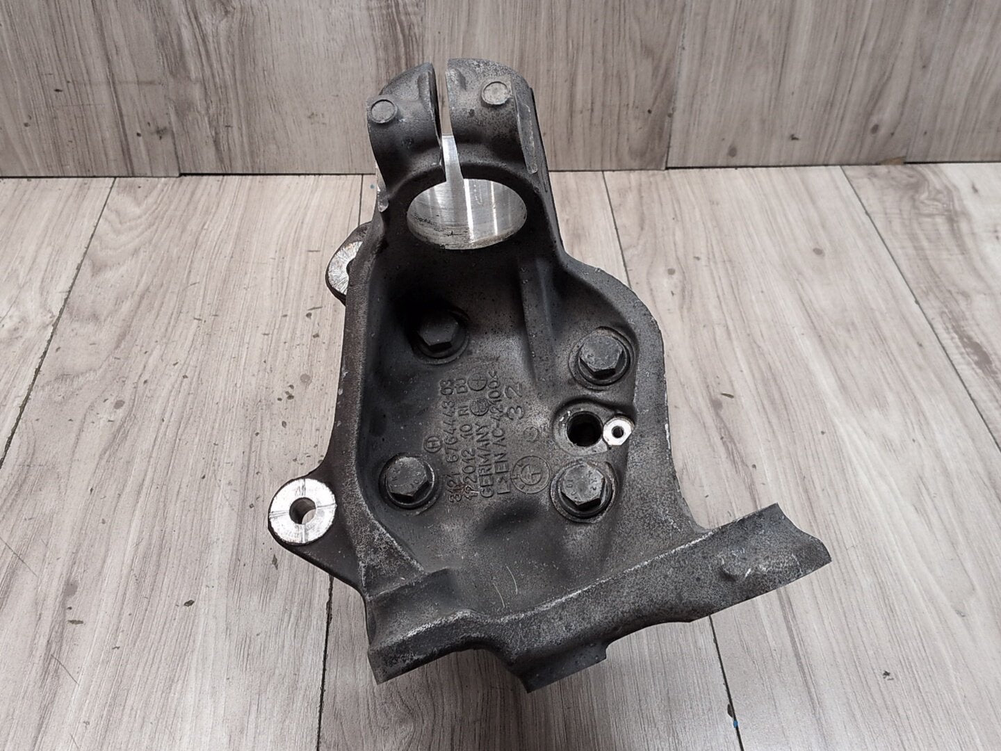 2006-2011 BMW 328i E90 Front Left Driver Spindle Knuckle w/ Bearing 6764443