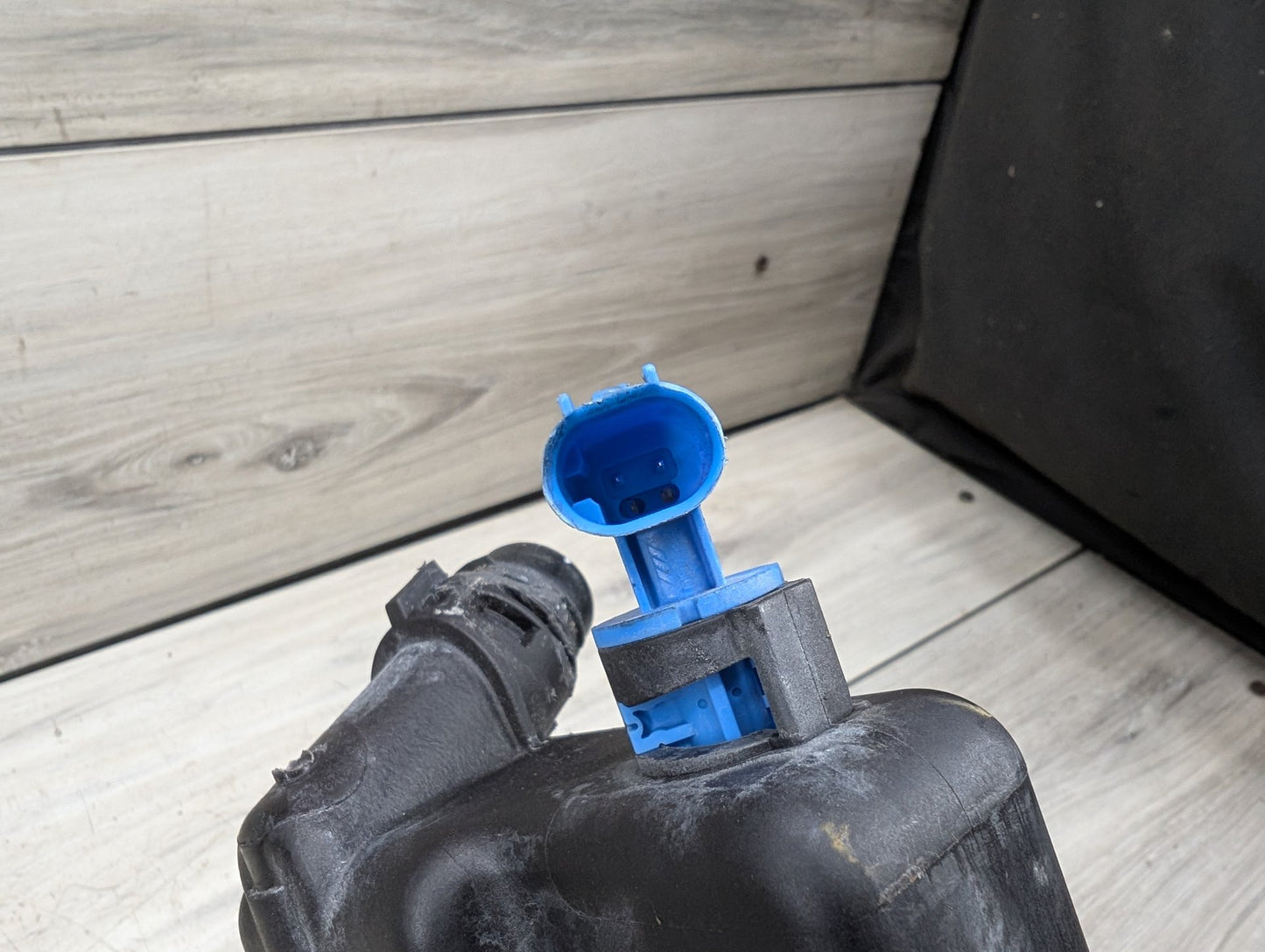 2010 BMW 335i E93- Coolant Expansion Overflow Tank Reservoir PN: 7640514