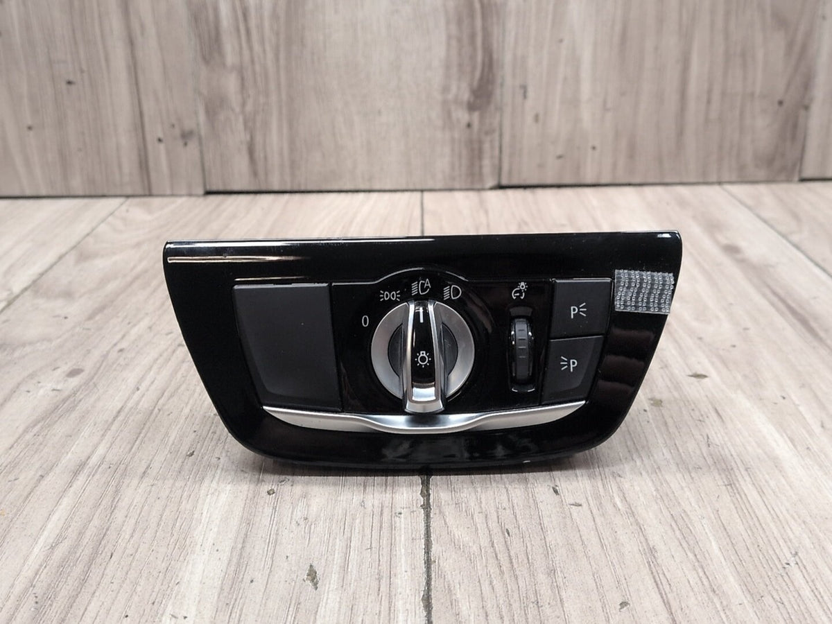 2017-2023 BMW M550i G30 Headlamp Switch 6841879 OEM