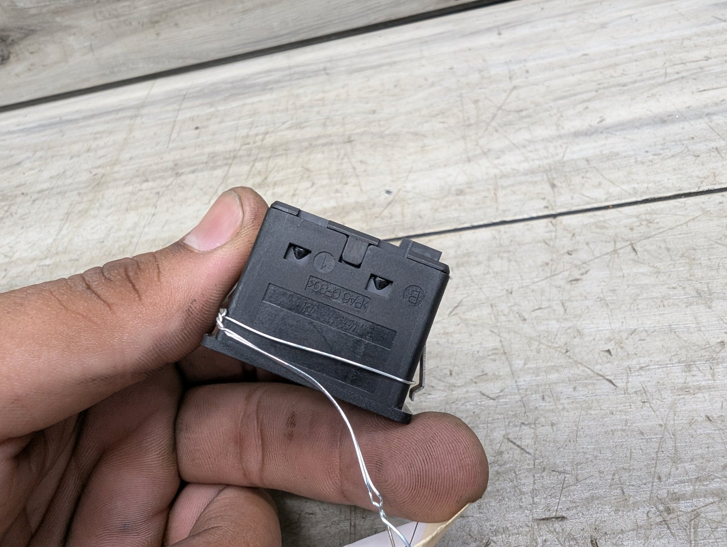 2007-2013 BMW 328i E93 AUX/ USB Charger Port Socket 6930561