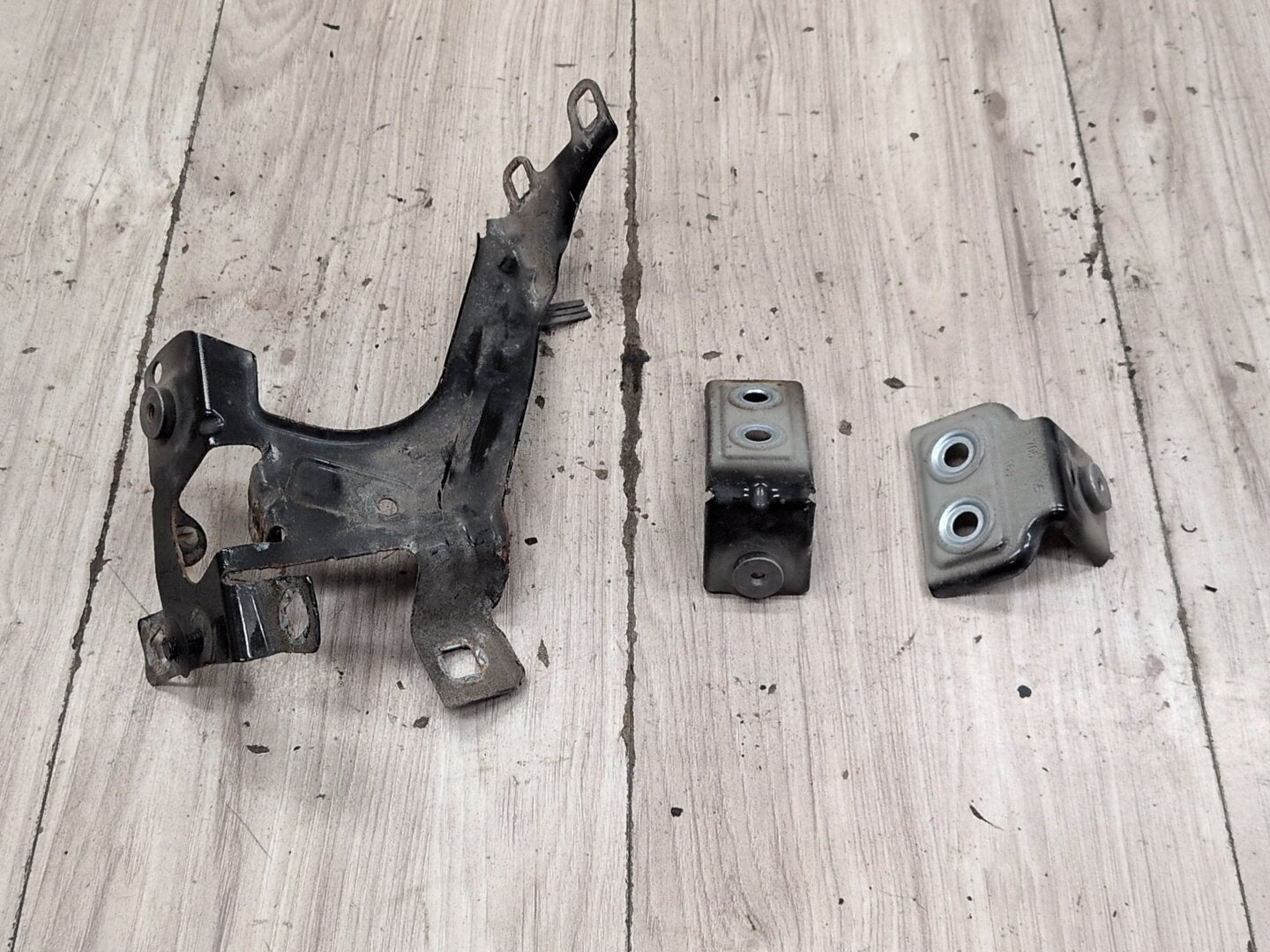 2016-2022 BMW 750i G12 Front Left Driver Fender Brackets SET 7413401 OEM