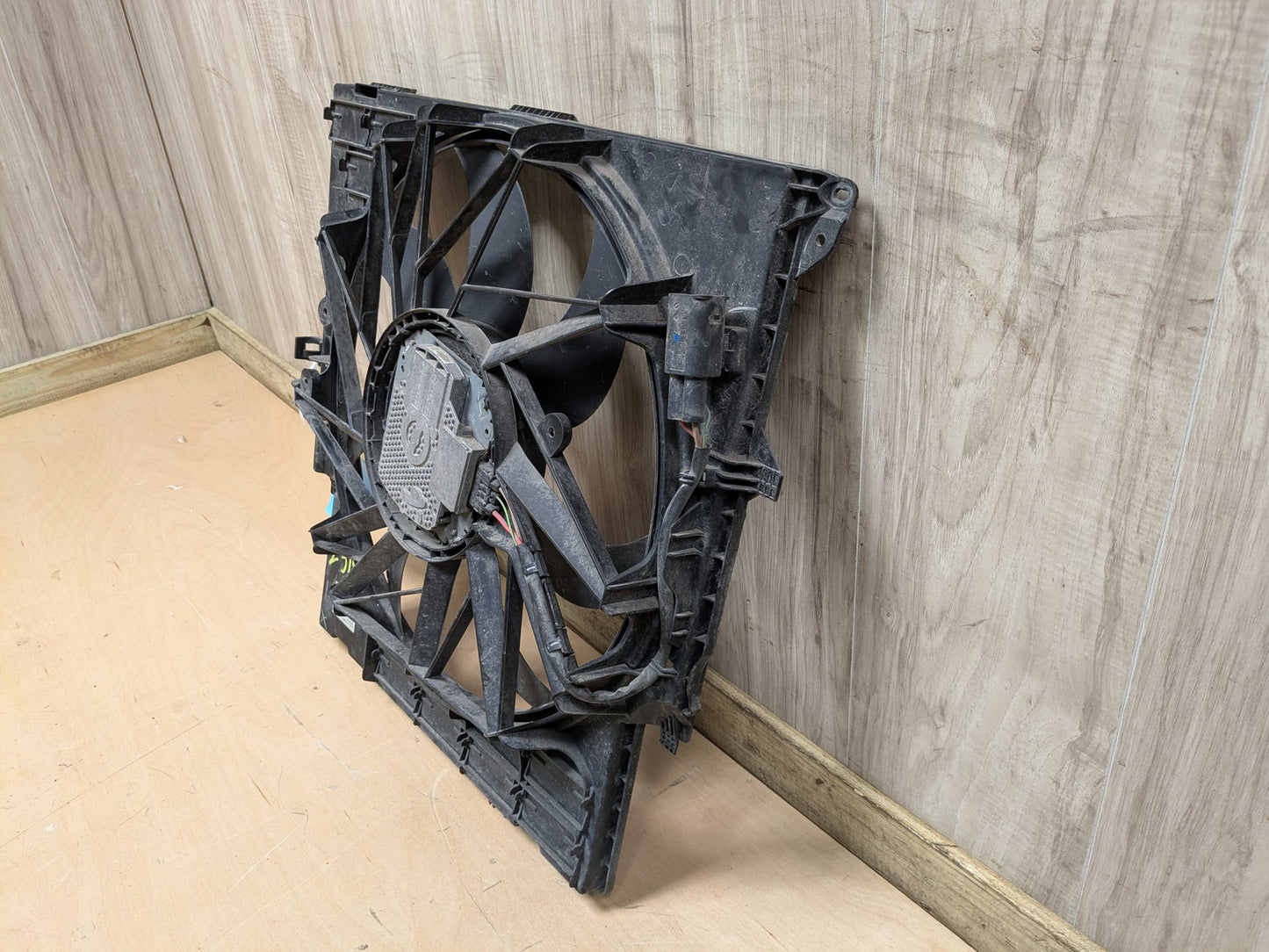 2015 BMW X3 F25 Radiator Fan Shroud Housing w/ Motor 7601176 N20B20O0