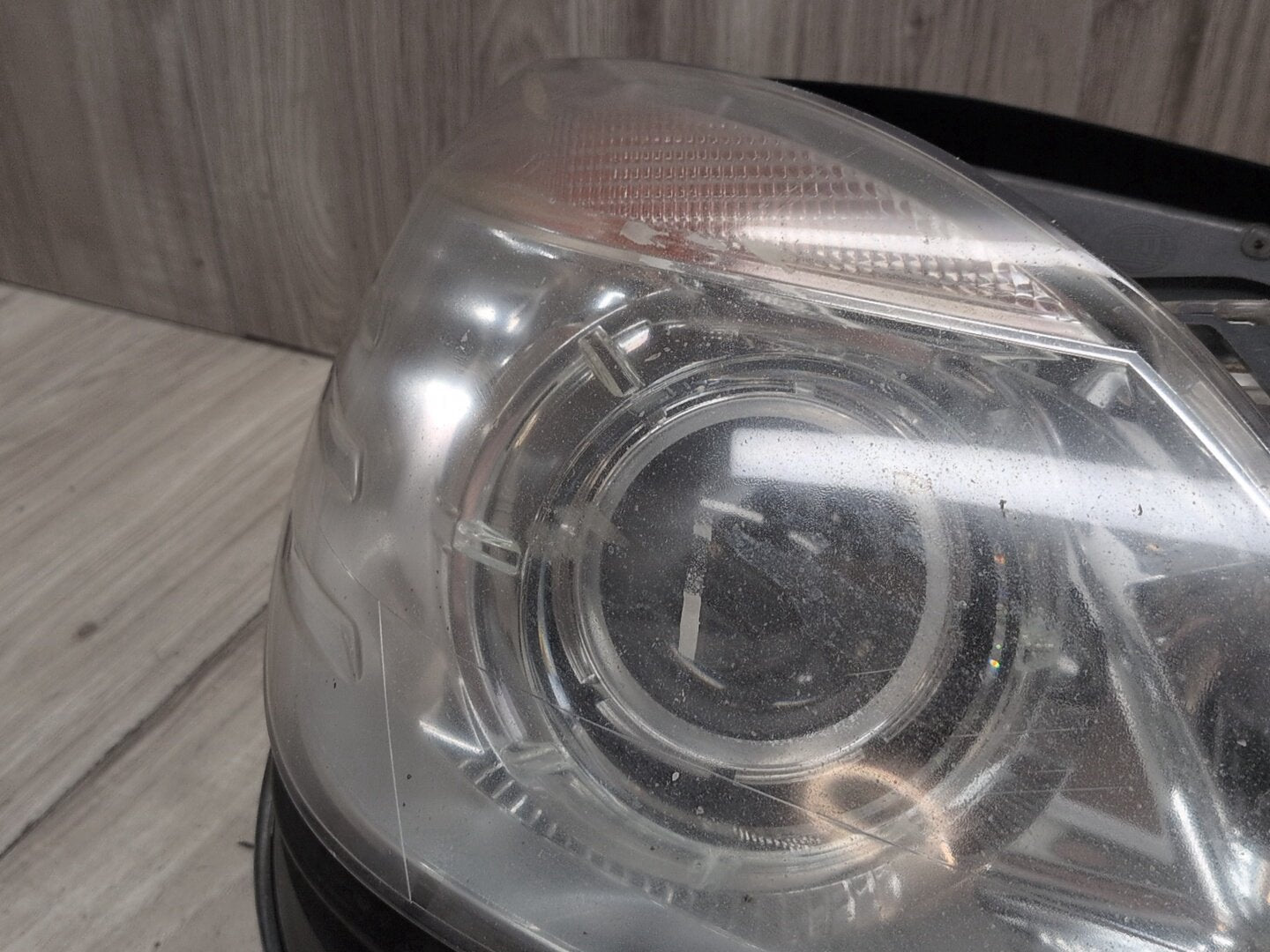 2009-2012 Mercedes-Benz E550 W212 - Front Right Passenger Xenon HID Headlight