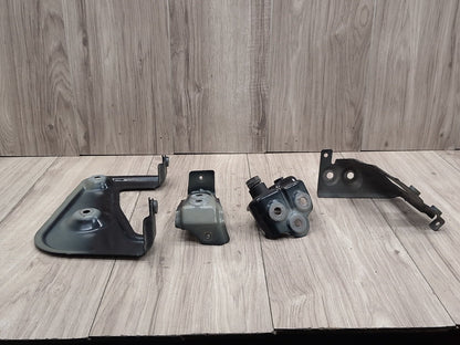 2019 - 2026 BMW X5 G05 Front Right Passenger Fender Brackets SET 7418216 N63B44M3