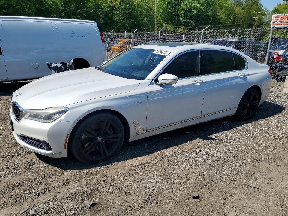 2016 BMW 750i G12
