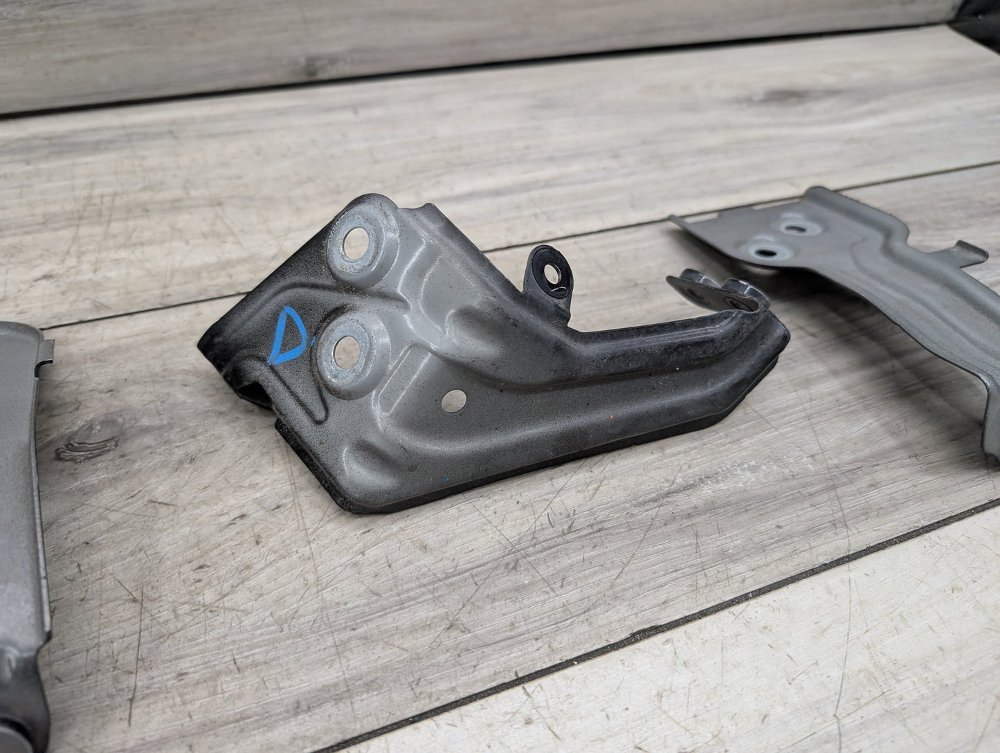 2018 - 2023 BMW X3 G01 Front Left Driver Fender Brackets SET 7397515 B58B30M0