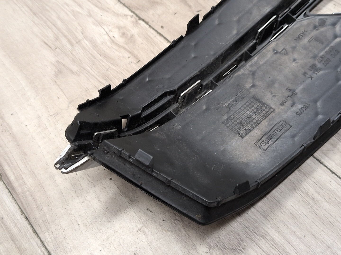2008 - 2017 Audi S5 8T Front Left Driver Bumper Cover Grille 8T0807681K