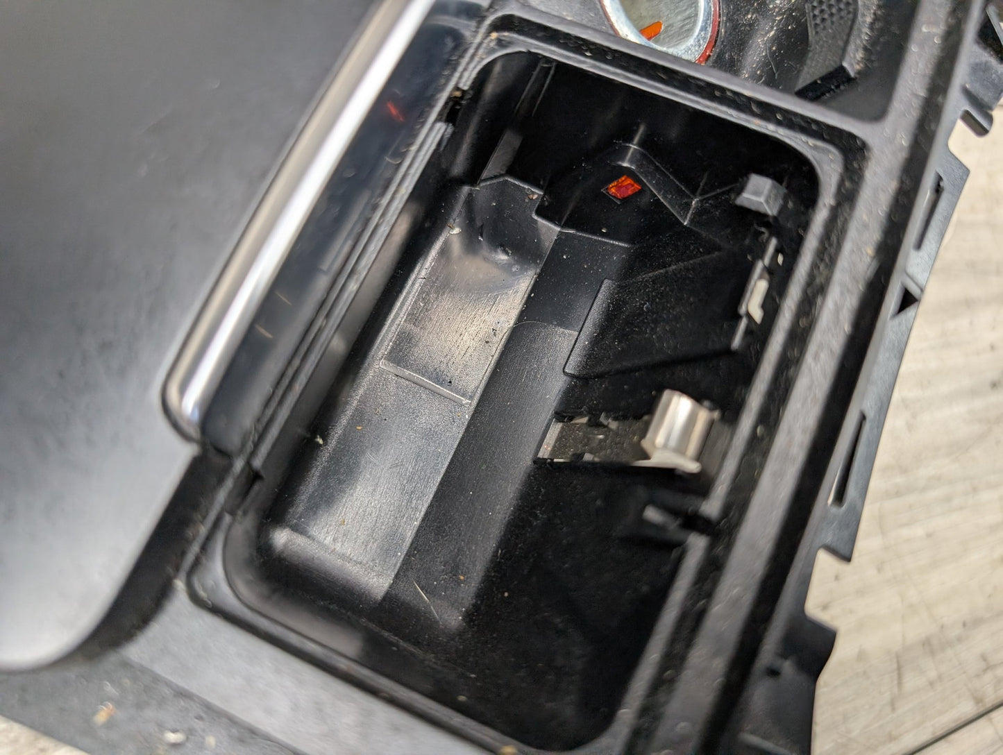 2009 - 2017 Audi Q5 8R Center Console Ashtray Ash Tray 8K0857951C EA888