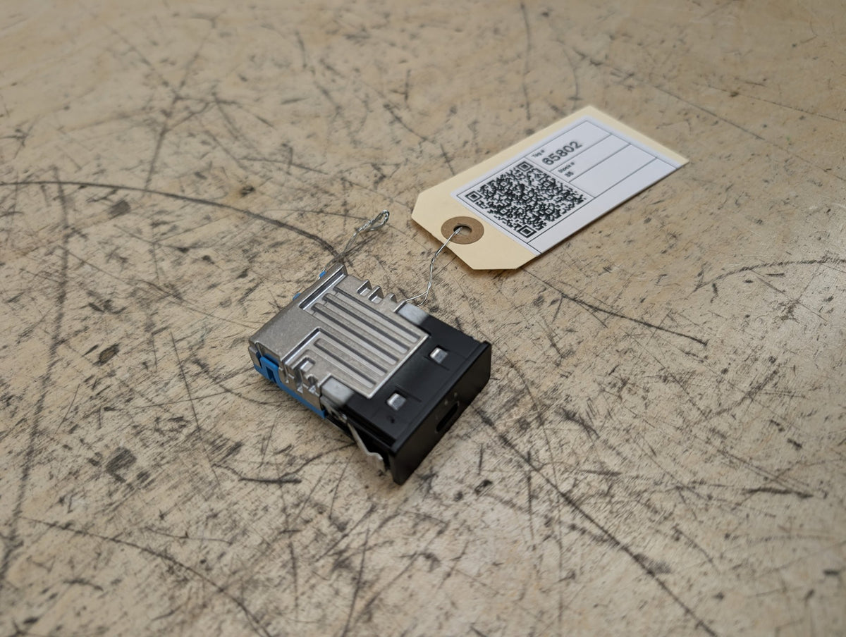 OEM BMW F48 F97 G01 G20 G22 G23 G26 G30 USB Type C Socket Charger Port Connector