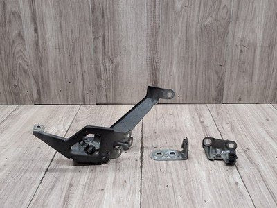 2012-2018 BMW M6 F06 Front Right Passenger Fender Brackets SET 7230584 OEM
