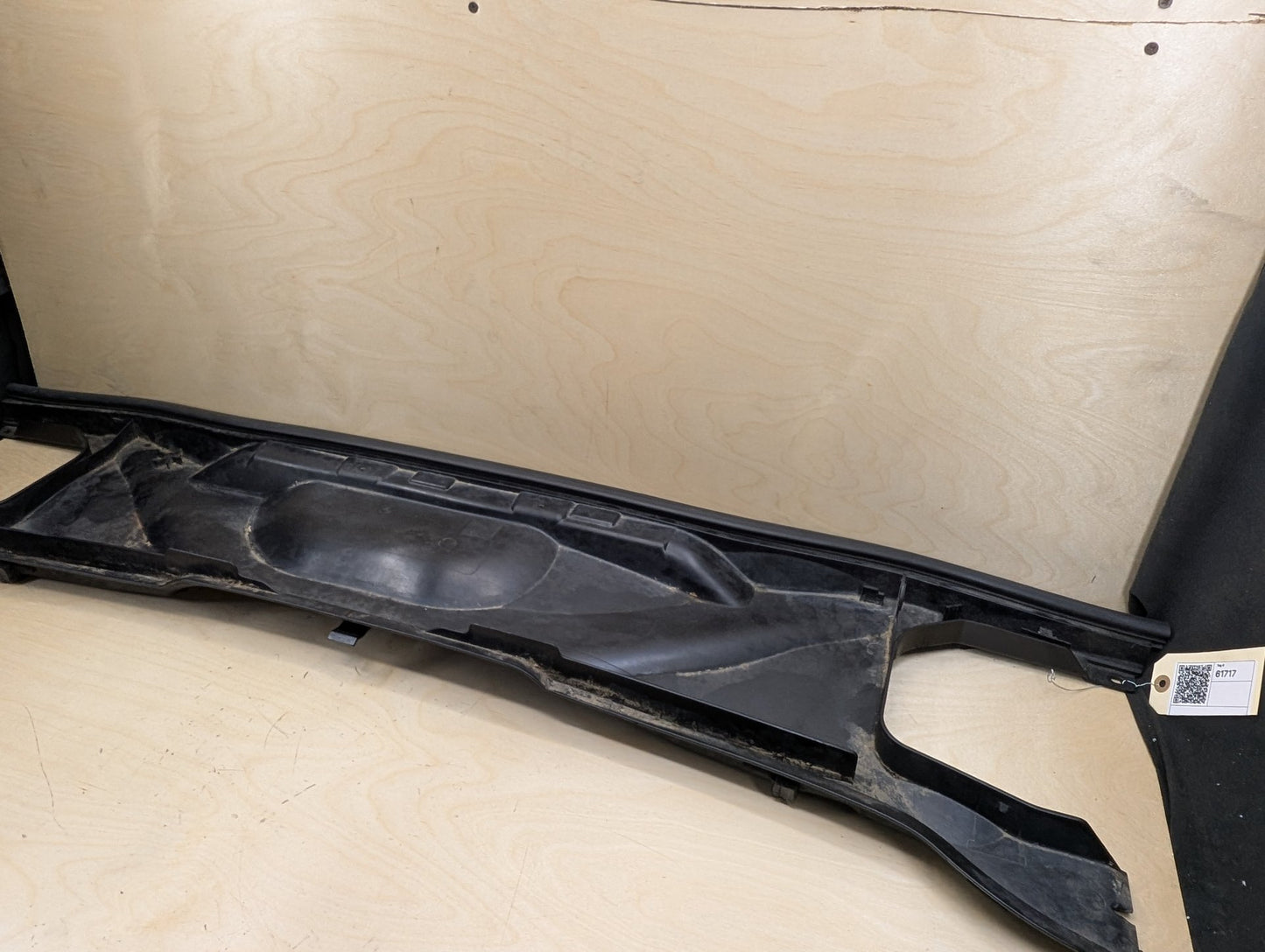2007-2013 BMW 335i E93 Left Right Side Cowl Covers SET 6924277