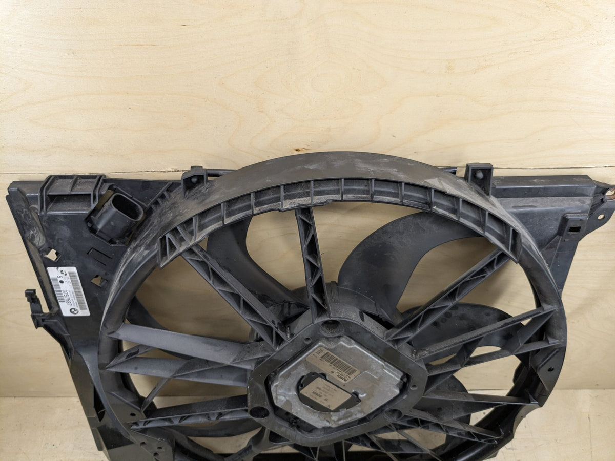 2007-2013 BMW 328i E92 Radiator Cooling Fan Shroud Assembly SET 7581653